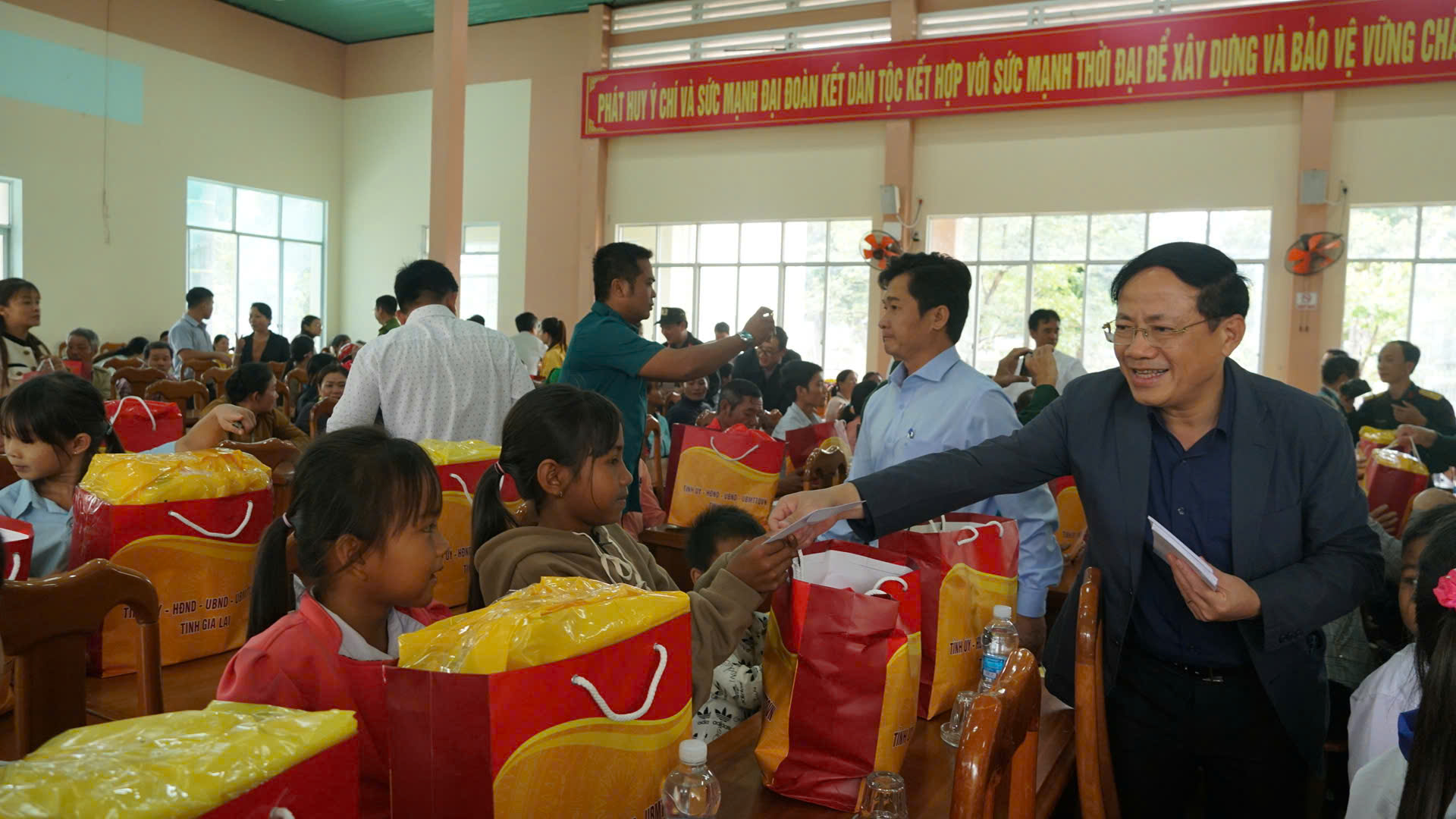 Gia Lai đề nghị nh&agrave; m&aacute;y đường hỗ trợ gi&uacute;p d&acirc;n ti&ecirc;u thụ 4.000ha m&iacute;a bị lũ nhấn ch&igrave;m- Ảnh 1.