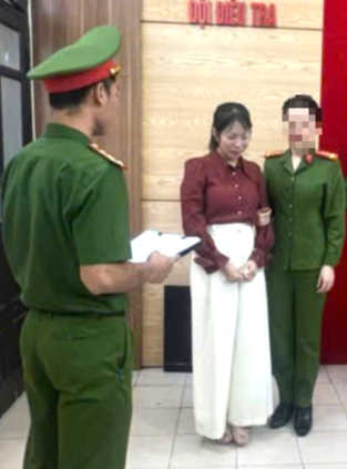 Nguyên nữ phó giám đốc phòng giao dịch ngân hàng chiếm đoạt của khách gần 1 tỷ đồng- Ảnh 1. Nguyên nữ phó giám đốc phòng giao dịch ngân hàng chiếm đoạt của khách gần 1 tỷ đồng- Ảnh 1.