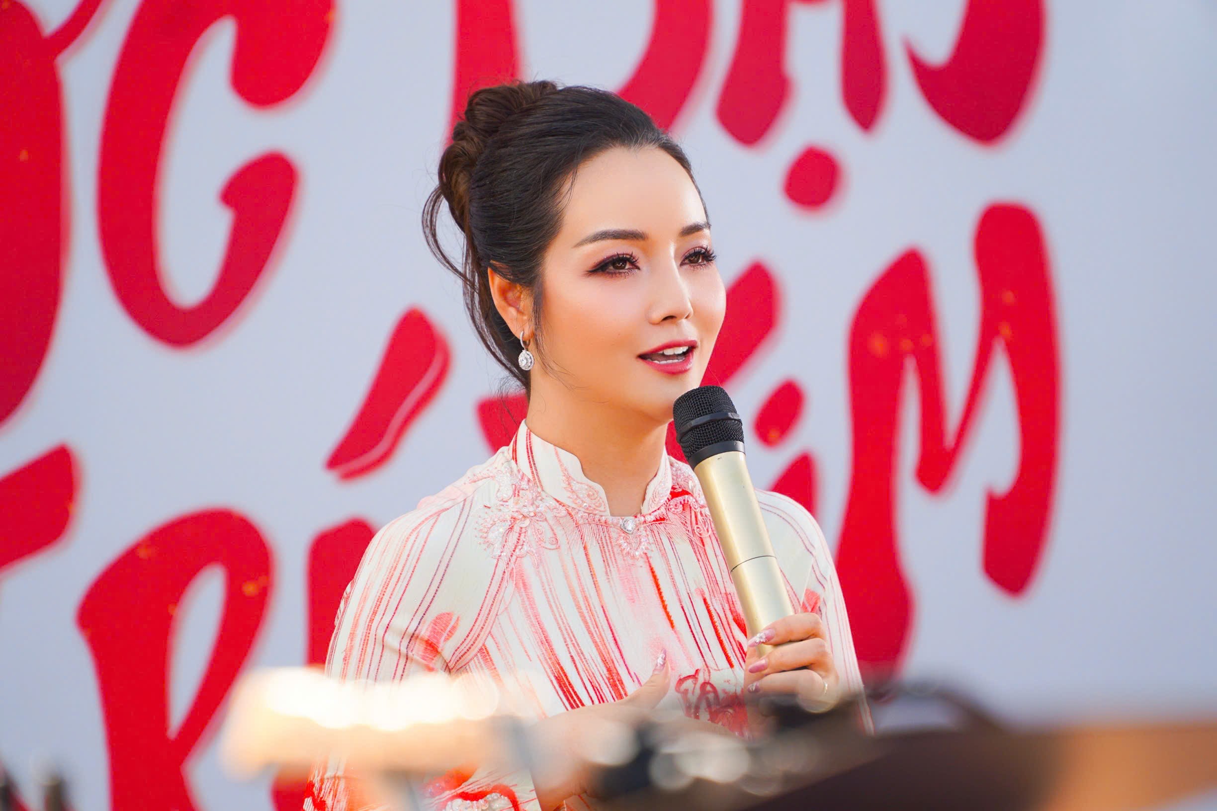 Gi&aacute;m đốc sản xuất phim Mai Thu Huyền.