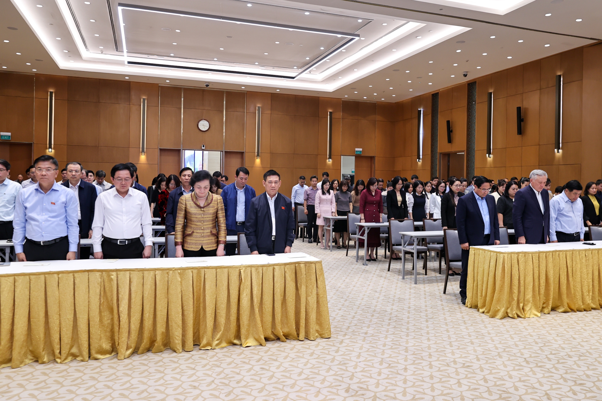 Thủ tướng và lãnh đạo Chính phủ, cán bộ Văn phòng Chính phủ ủng hộ đồng bào vùng thiên tai- Ảnh 1. Thủ tướng và lãnh đạo Chính phủ, cán bộ Văn phòng Chính phủ ủng hộ đồng bào vùng thiên tai- Ảnh 1.