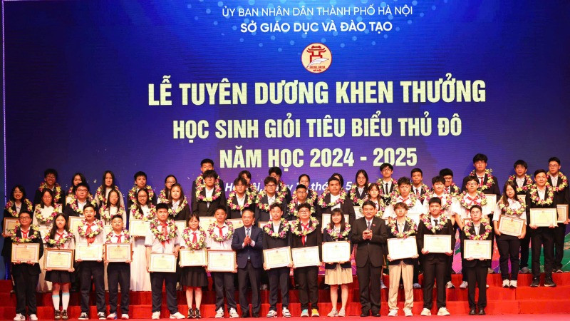 H&agrave; Nội khen thưởng học sinh, sinh vi&ecirc;n xuất sắc, ti&ecirc;u biểu l&agrave; người d&acirc;n tộc thiểu số- Ảnh 1.