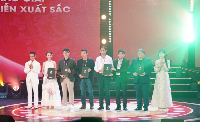 "Mưa đỏ" nhận cơn mưa giải thưởng tại Li&ecirc;n hoan Phim Việt Nam lần thứ 24- Ảnh 5.