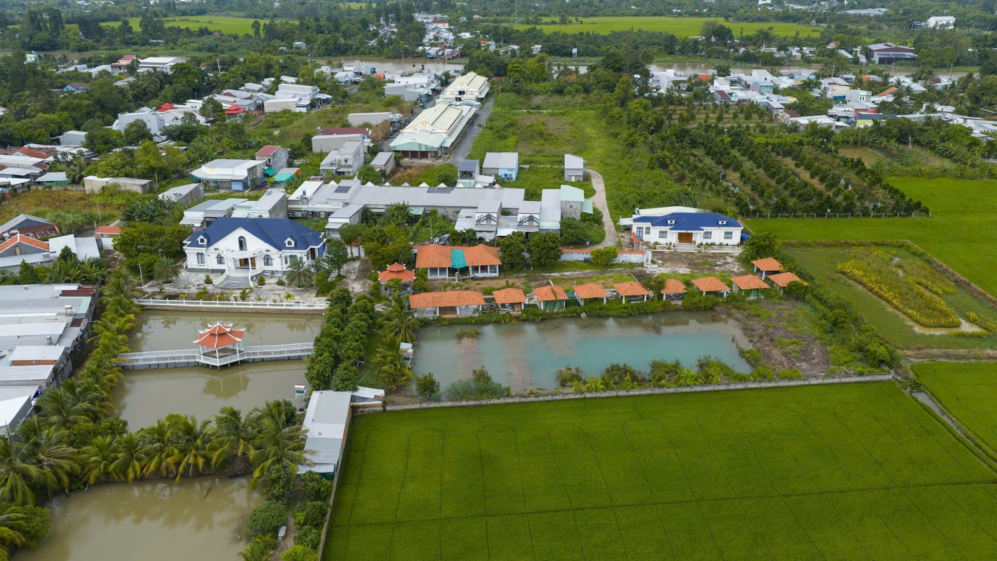 Biệt thự x&acirc;y giữa đồng ruộng cạnh khu d&acirc;n cư bị kết luận kh&ocirc;ng ph&eacute;p ở An Giang- Ảnh 1.