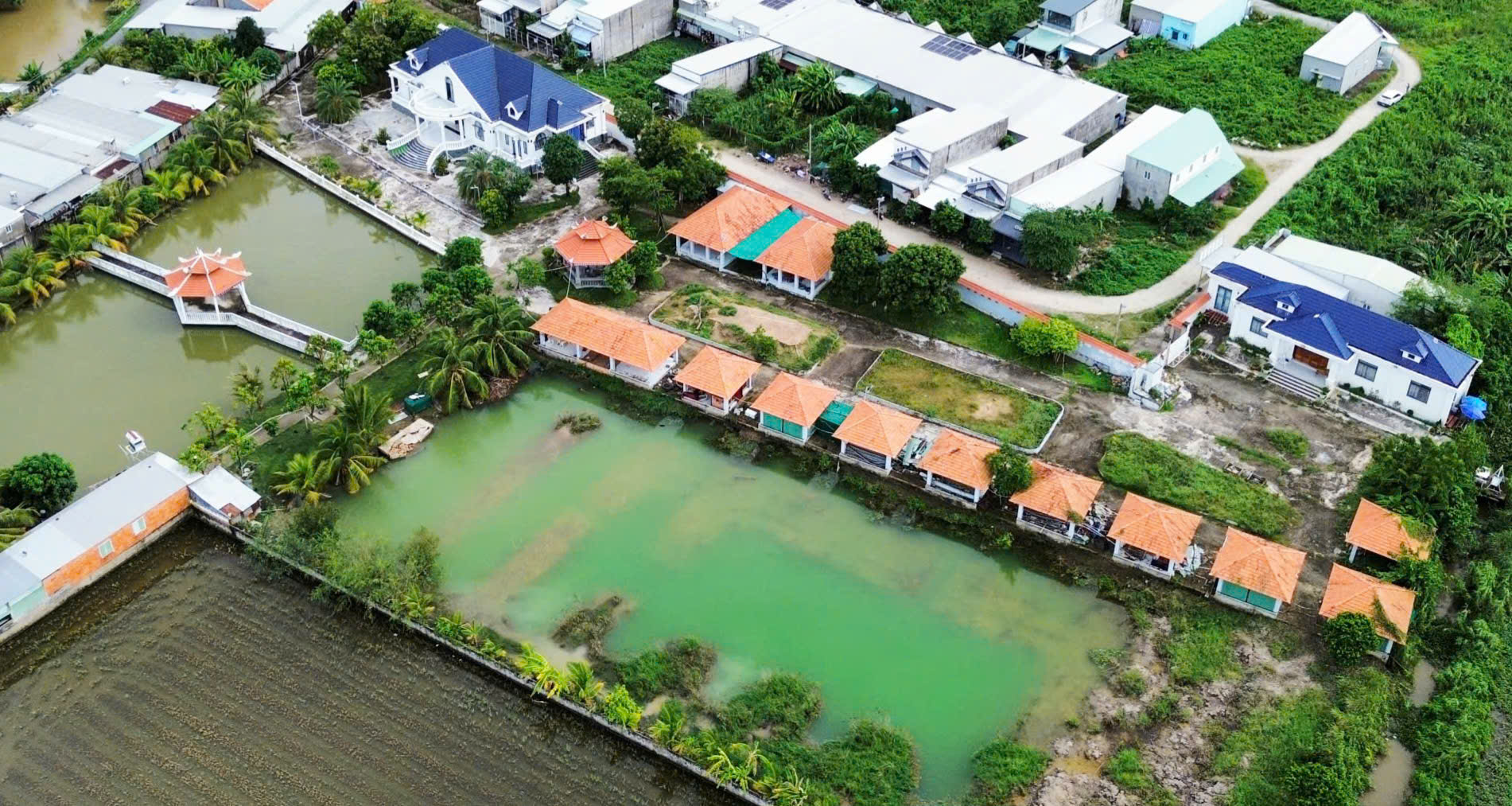 Biệt thự x&acirc;y giữa đồng ruộng cạnh khu d&acirc;n cư bị kết luận kh&ocirc;ng ph&eacute;p ở An Giang- Ảnh 5.