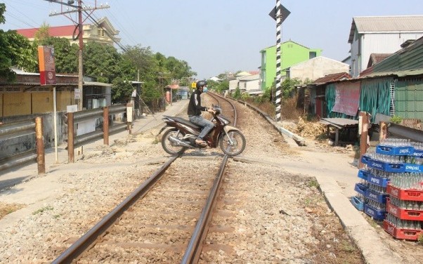 Còn hàng nghìn lối đi tự mở: Áp lực lớn cho mục tiêu an toàn đường sắt- Ảnh 4. Những khó khăn cần tháo gỡ để xóa lối đi tự mở qua đường sắt