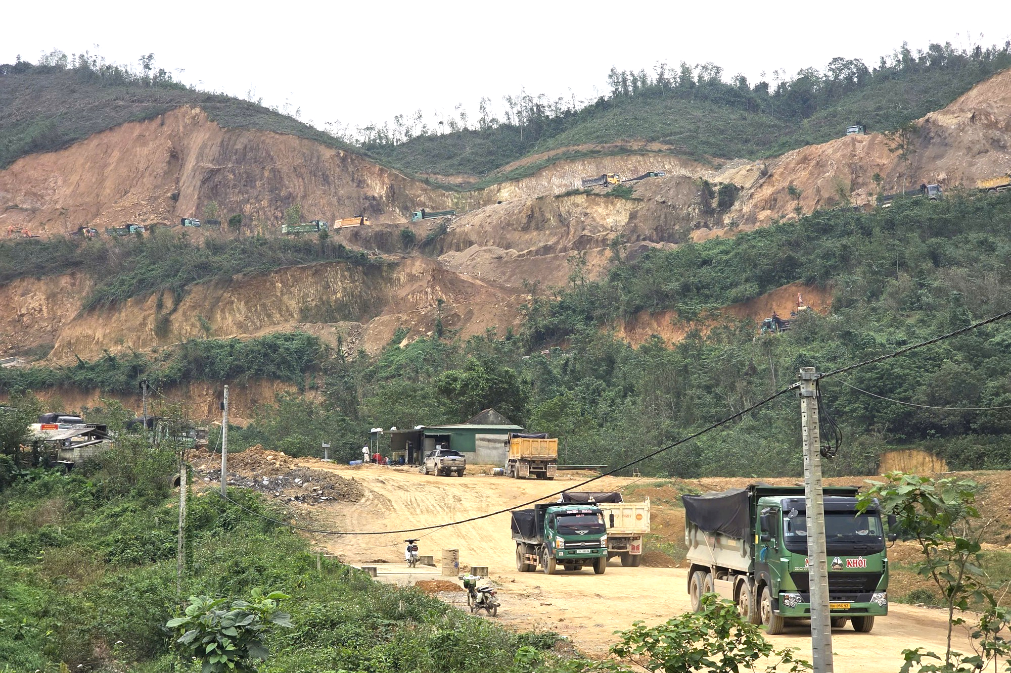 H&agrave; Tĩnh: Gỡ "n&uacute;t thắt" nguồn cung vật liệu x&acirc;y dựng, tăng tốc c&aacute;c dự &aacute;n hạ tầng trọng điểm- Ảnh 1.