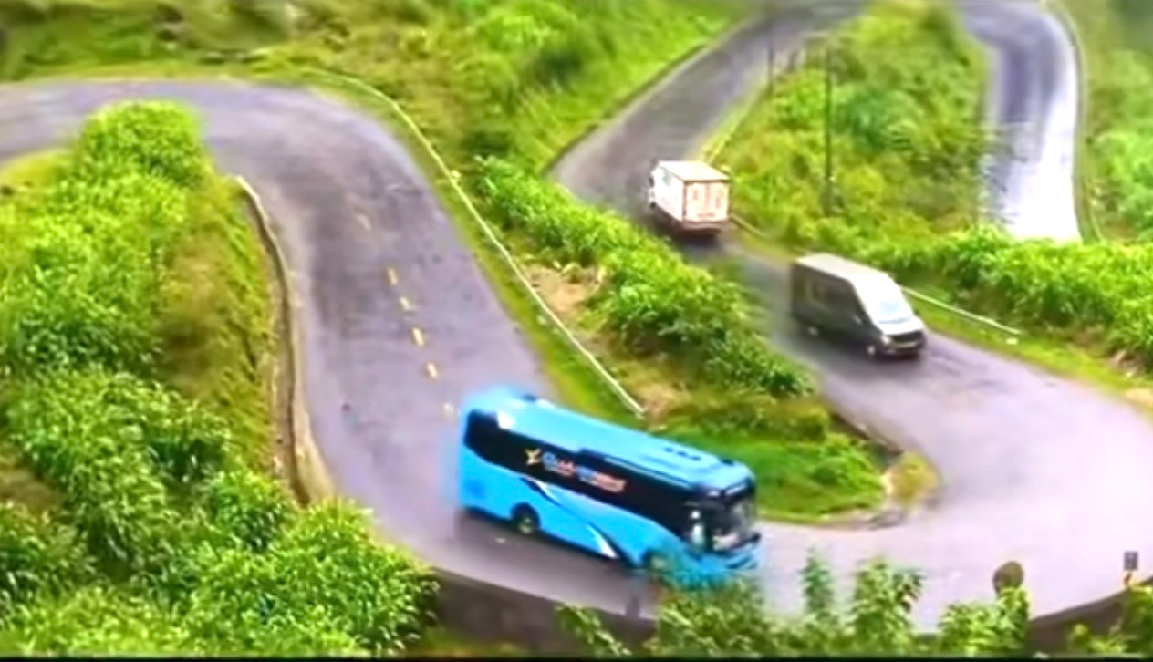 Tuy&ecirc;n Quang: Xử phạt t&agrave;i xế l&ugrave;i &ocirc; t&ocirc; tr&ecirc;n dốc Thẩm M&atilde; 2,5 triệu đồng- Ảnh 2.