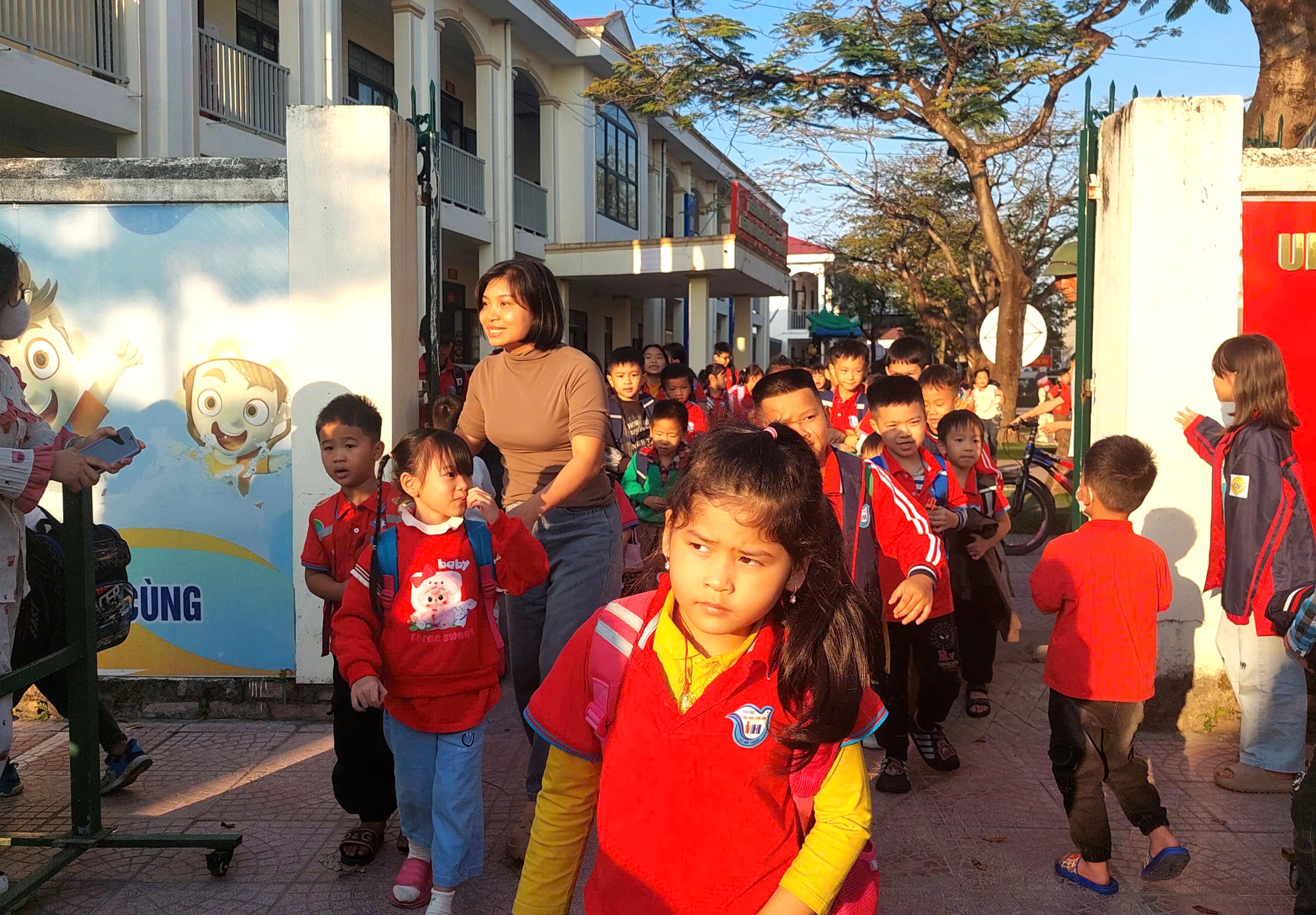 Ph&uacute; Thọ: Ph&aacute;t huy hiệu quả m&ocirc; h&igrave;nh &ldquo;Cổng trường an to&agrave;n giao th&ocirc;ng&rdquo;- Ảnh 5.