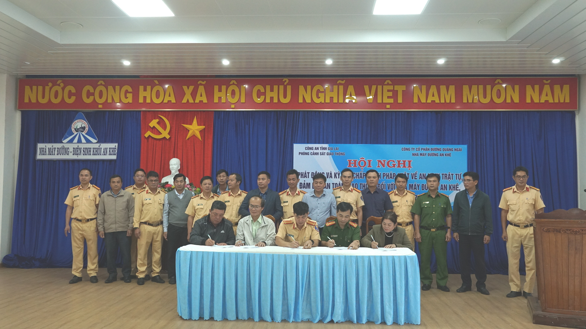 Gia Lai: Nh&agrave; m&aacute;y đường kh&ocirc;ng thu mua m&iacute;a đối với c&aacute;c xe chở qu&aacute; khổ, qu&aacute; tải- Ảnh 1.