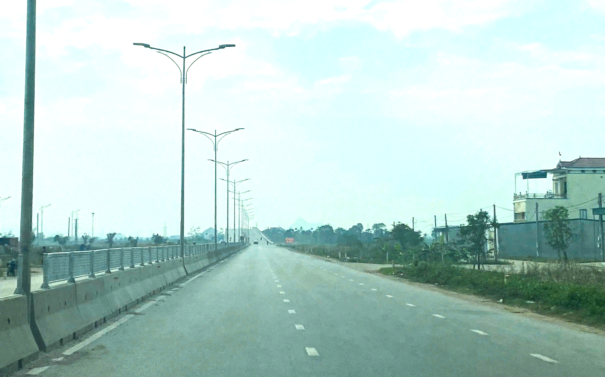 Gấp r&uacute;t ho&agrave;n th&agrave;nh dự &aacute;n n&acirc;ng cấp, mở rộng quốc lộ 7A ở Nghệ An- Ảnh 2.
