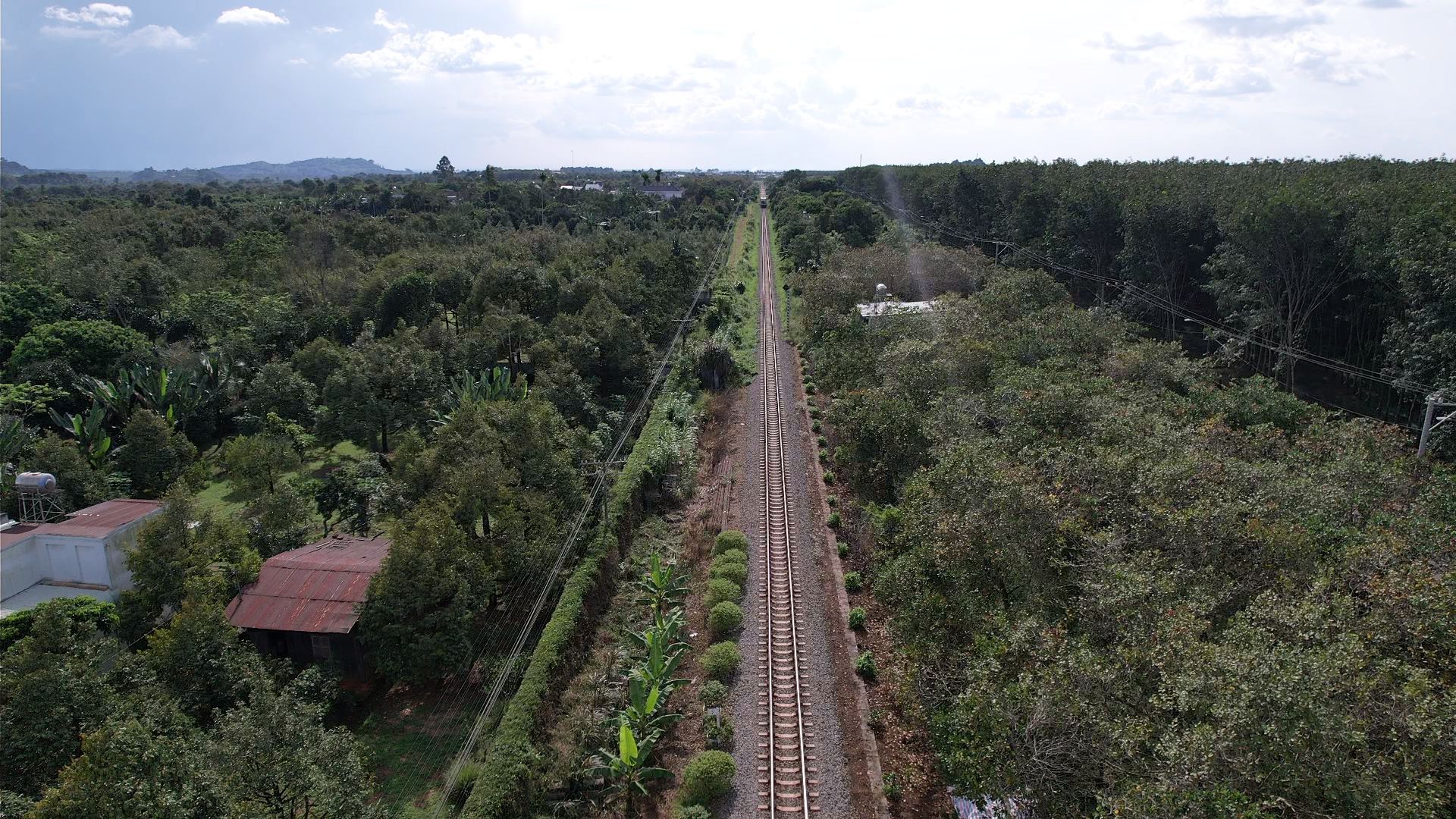 Triển khai Th&ocirc;ng tư 25, Đồng Nai xử l&yacute; t&igrave;nh trạng mở lối đi tự ph&aacute;t qua đường sắt- Ảnh 2.