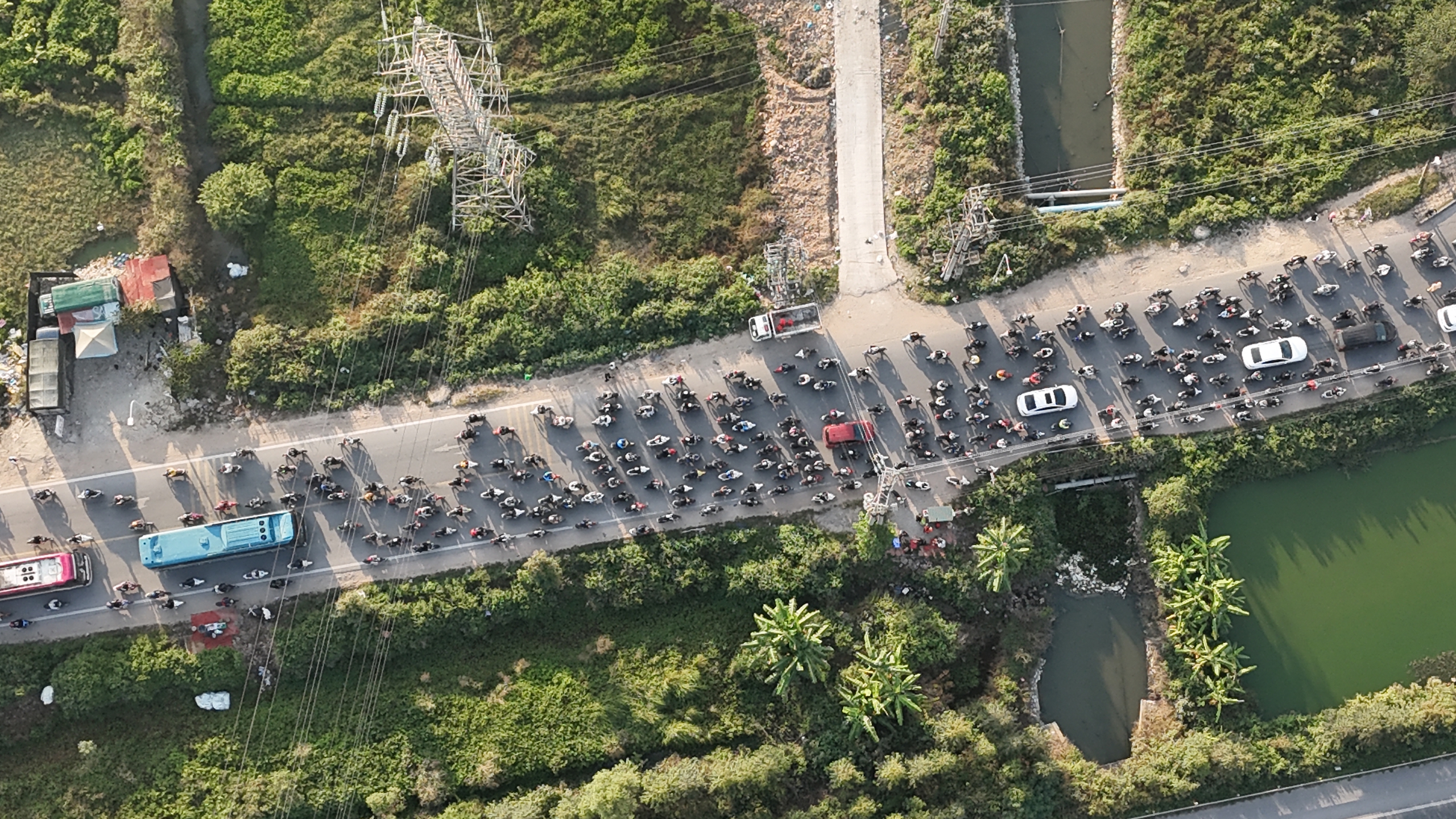 Triển khai nhiều giải ph&aacute;p giảm &ugrave;n tắc giao th&ocirc;ng qua khu c&ocirc;ng nghiệp Bắc Ninh- Ảnh 4.