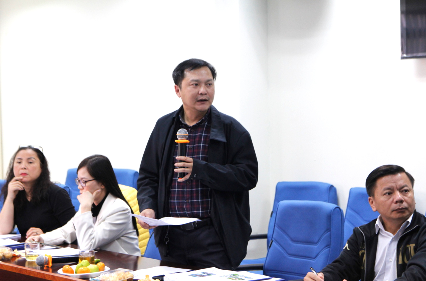 TS.KTS Trịnh Hồng Việt, Ph&oacute; Viện trưởng Viện Kiến tr&uacute;c quốc gia đ&oacute;ng g&oacute;p &yacute; kiến tại cuộc họp.