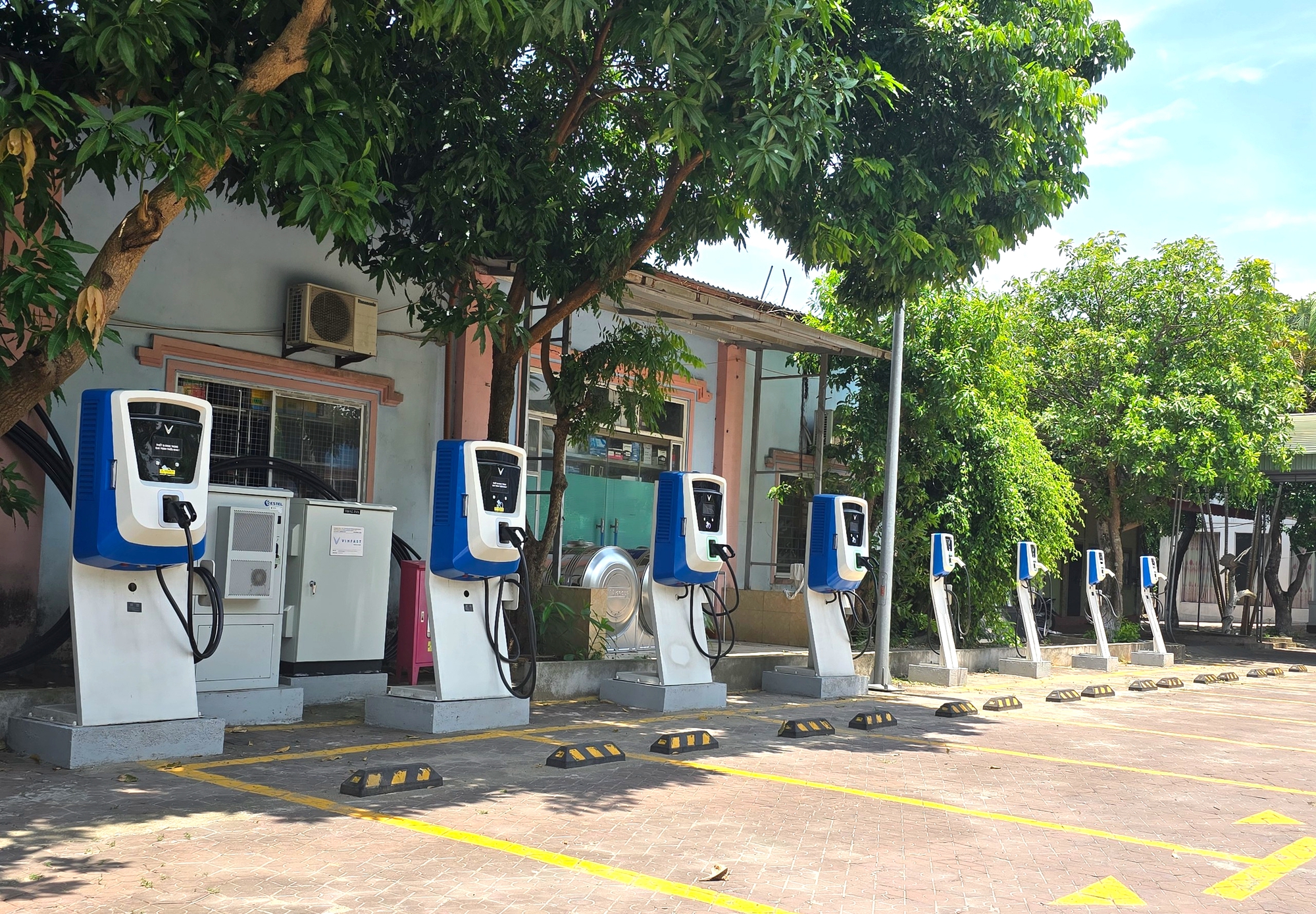 Hà Tĩnh chuẩn bị gì cho chuyển đổi vận tải công cộng bằng xe buýt điện?- Ảnh 2. Hà Tĩnh chuẩn bị gì cho chuyển đổi vận tải công cộng bằng xe buýt điện?- Ảnh 2.