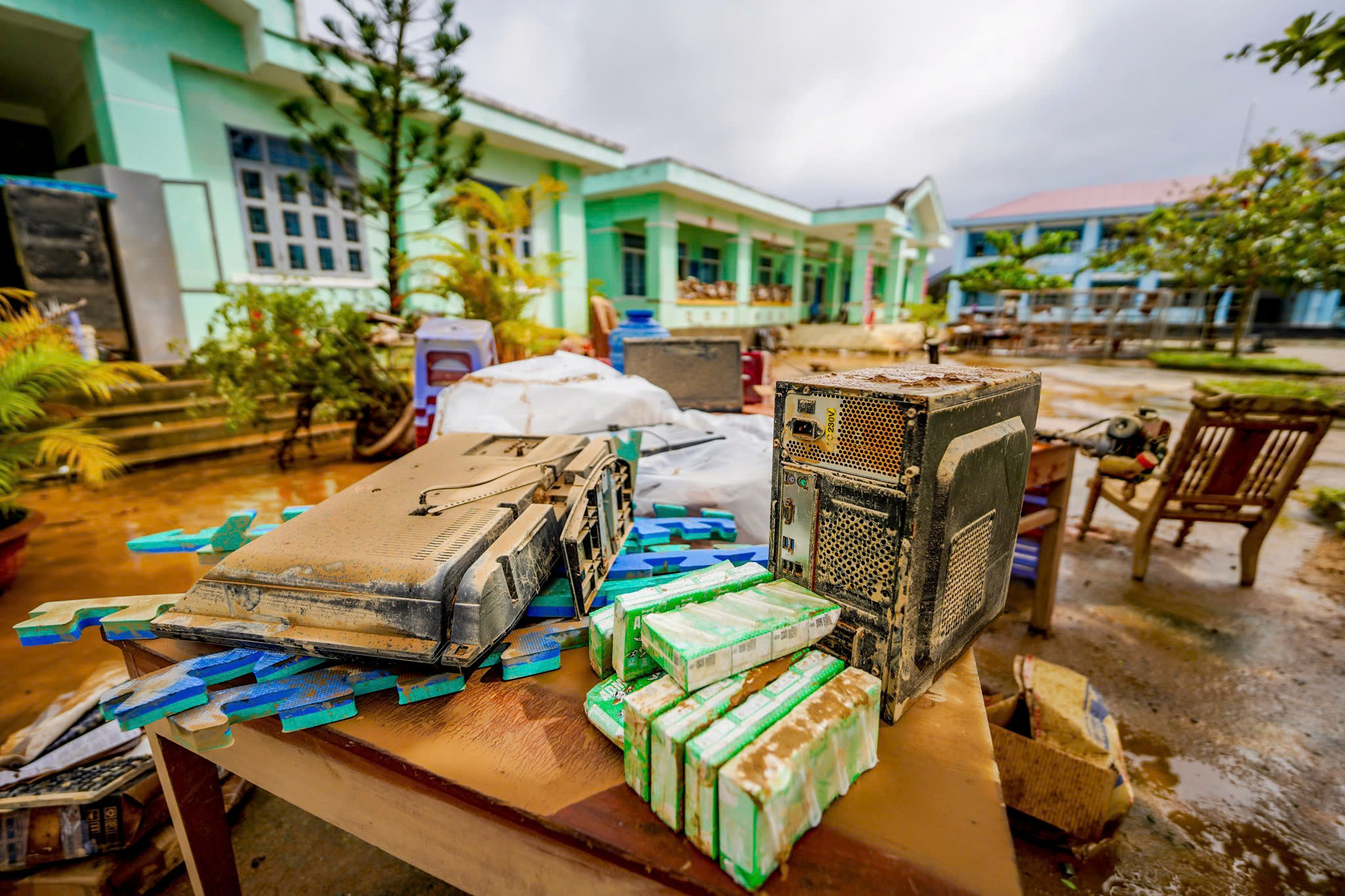 B&aacute;o Người Lao Động ph&aacute;t động chương tr&igrave;nh &ldquo;Triệu tập vở cho học sinh v&ugrave;ng bị thi&ecirc;n tai"- Ảnh 5.