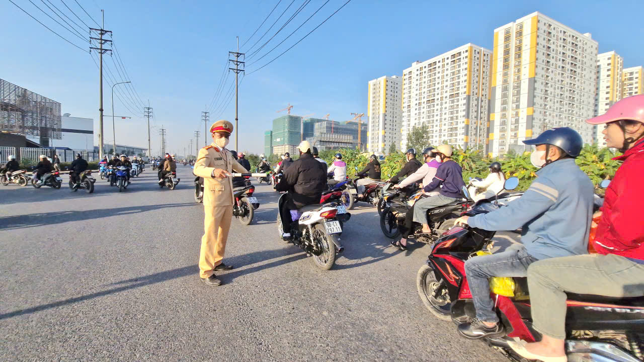 Triển khai nhiều giải ph&aacute;p giảm &ugrave;n tắc giao th&ocirc;ng qua khu c&ocirc;ng nghiệp Bắc Ninh- Ảnh 5.