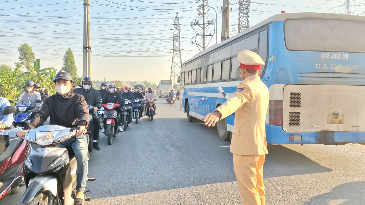 Triển khai nhiều giải ph&aacute;p giảm &ugrave;n tắc giao th&ocirc;ng qua khu c&ocirc;ng nghiệp Bắc Ninh- Ảnh 14.