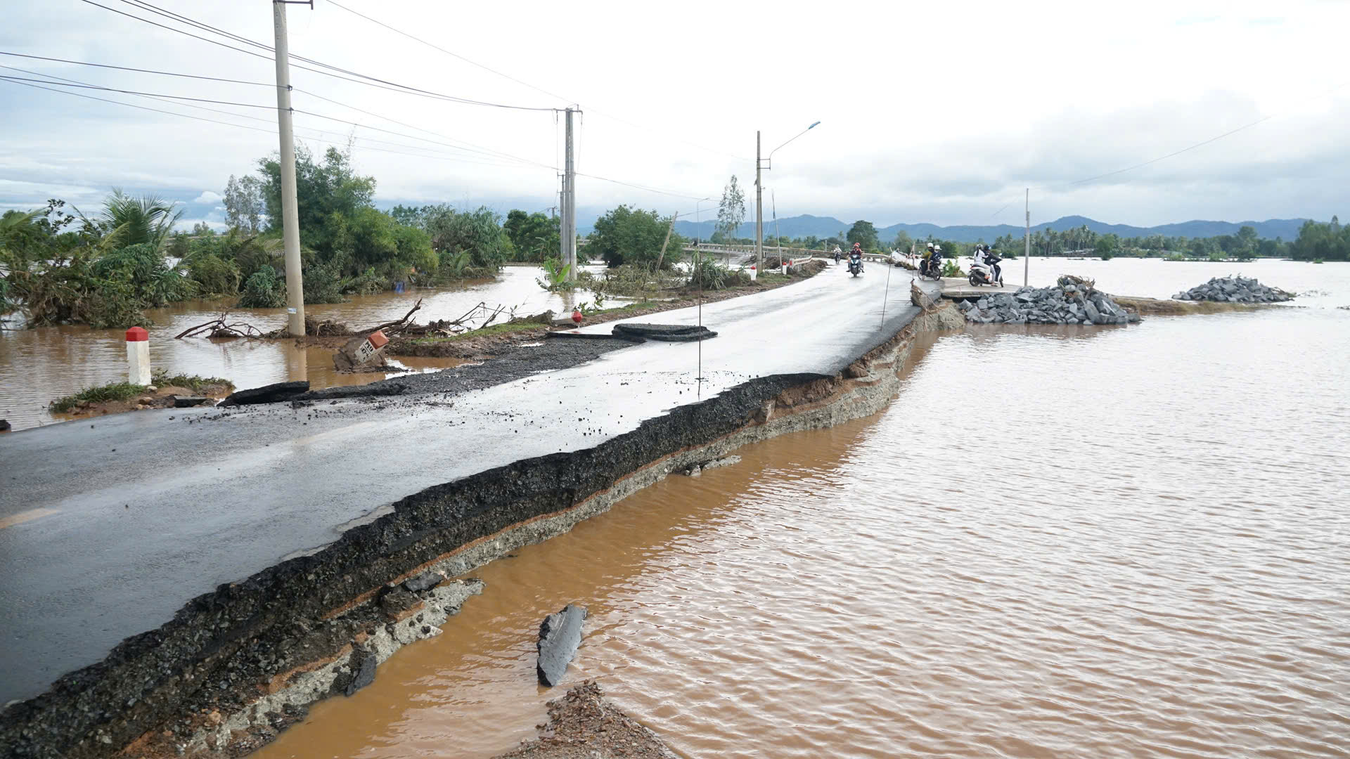 Gia Lai: Đề xuất hơn 1.300 tỷ đồng khắc phục hạ tầng giao thông sau thiên tai- Ảnh 1. Gia Lai: Đề xuất hơn 1.300 tỷ đồng khắc phục hạ tầng giao thông sau thiên tai- Ảnh 1.