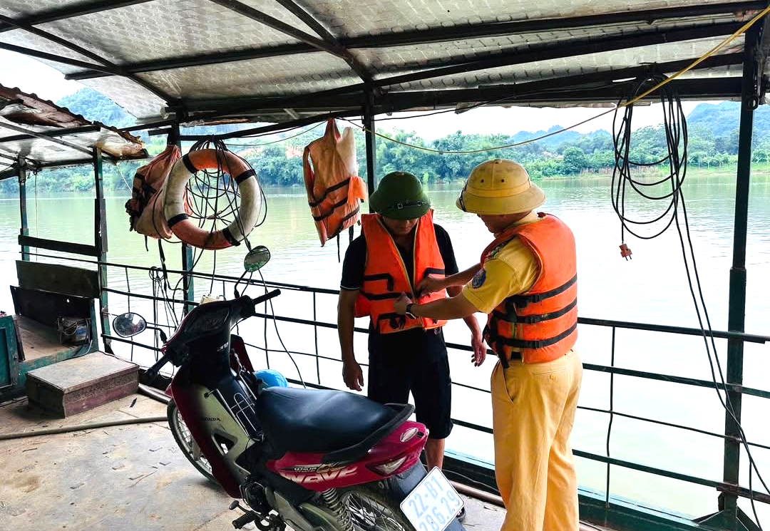 Tuy&ecirc;n Quang đảm bảo an to&agrave;n giao th&ocirc;ng, hạn chế tai nạn đường thủy- Ảnh 3.