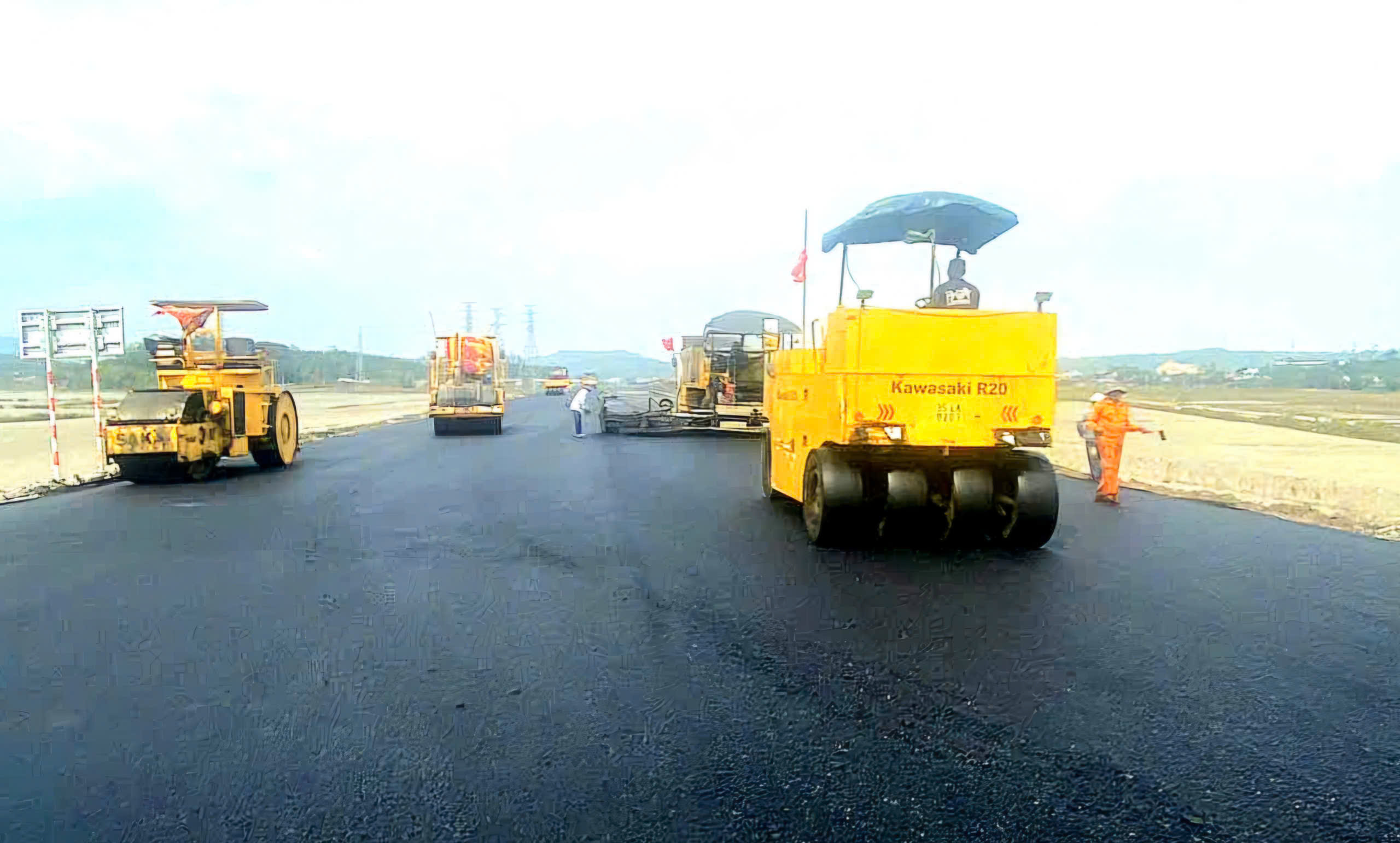 Nhà thầu lớn tăng tốc về đích trên đại công trường cao tốc Bắc - Nam- Ảnh 1. Nhà thầu lớn tăng tốc về đích trên đại công trường cao tốc Bắc - Nam- Ảnh 1.