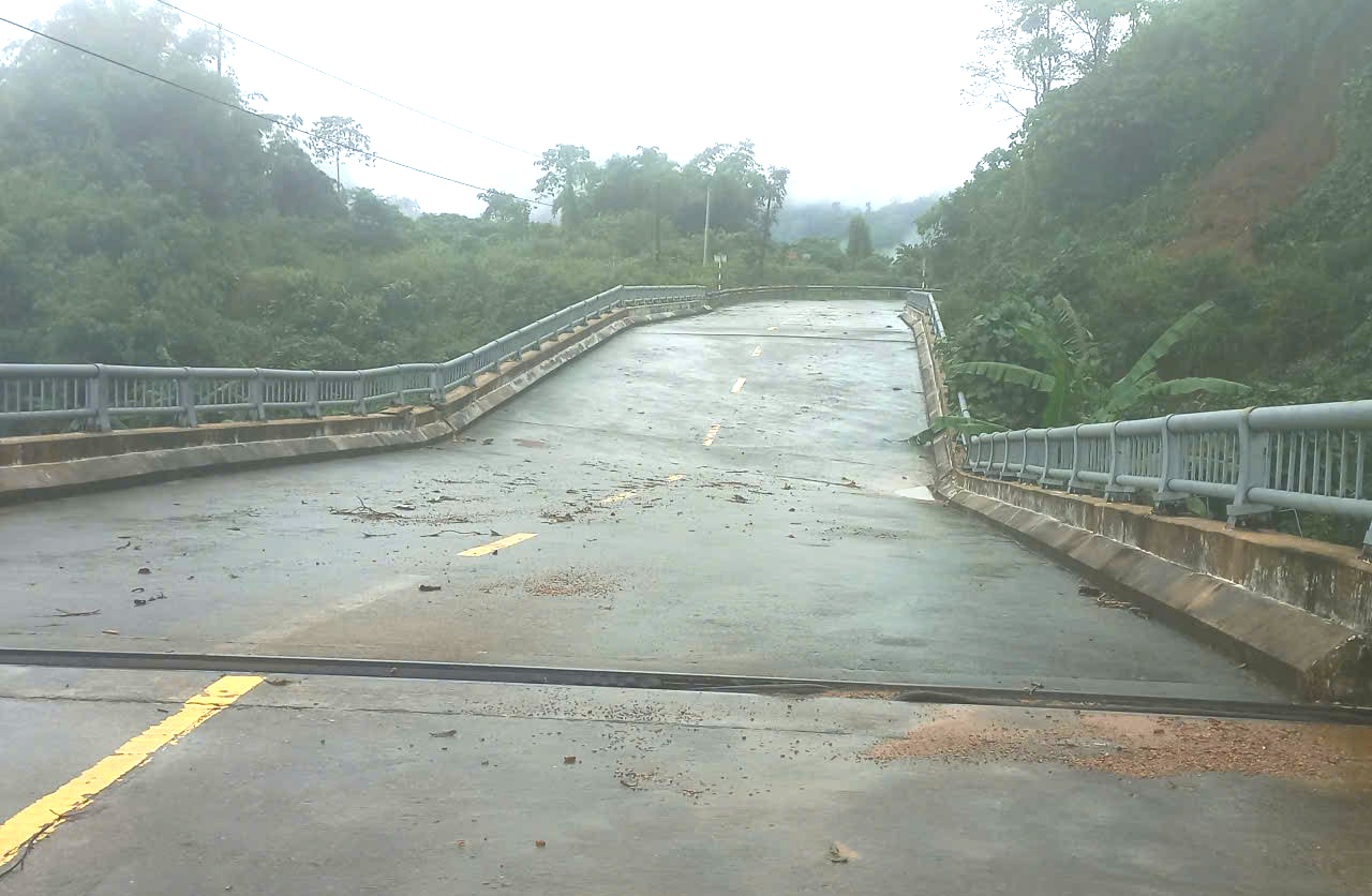 Huế: Nỗ lực khắc phục sạt lở, đảm bảo giao th&ocirc;ng sau lũ- Ảnh 10.