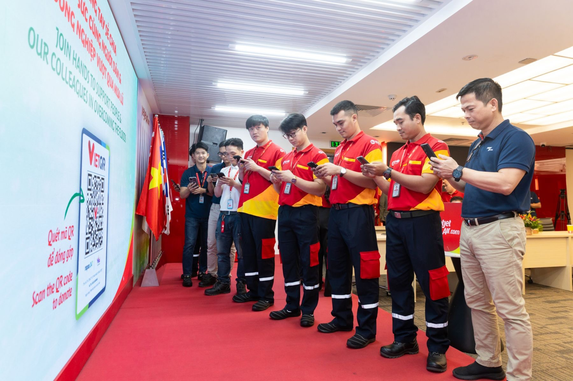 Những chuyến bay Vietjet chở đầy y&ecirc;u thương- Ảnh 6.