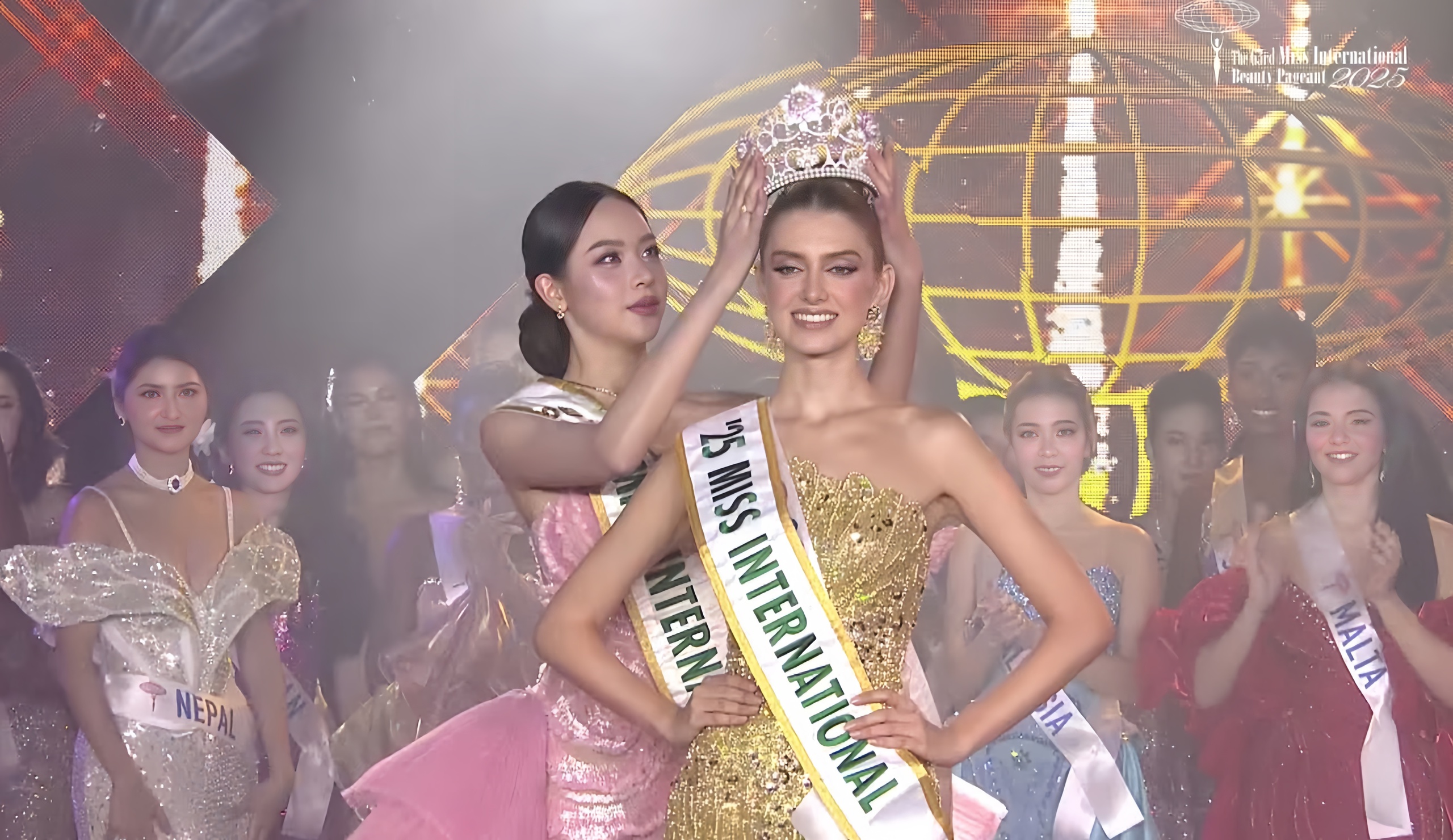 Người đẹp Colombia đăng quang Miss International 2025, Kiều Duy trượt top 20- Ảnh 1.