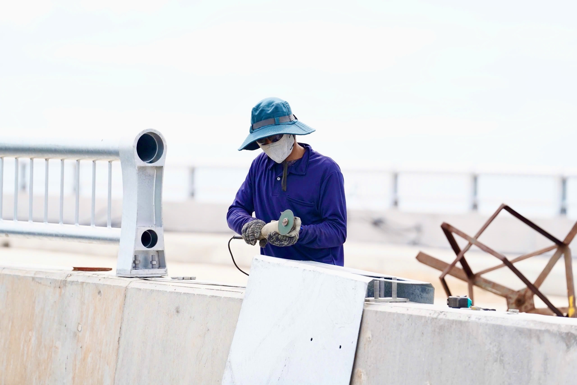 Men v&aacute;ch n&uacute;i, chạy dọc biển bắc cầu cạn mở rộng trục ven biển nối TP.HCM - L&acirc;m Đồng- Ảnh 22.