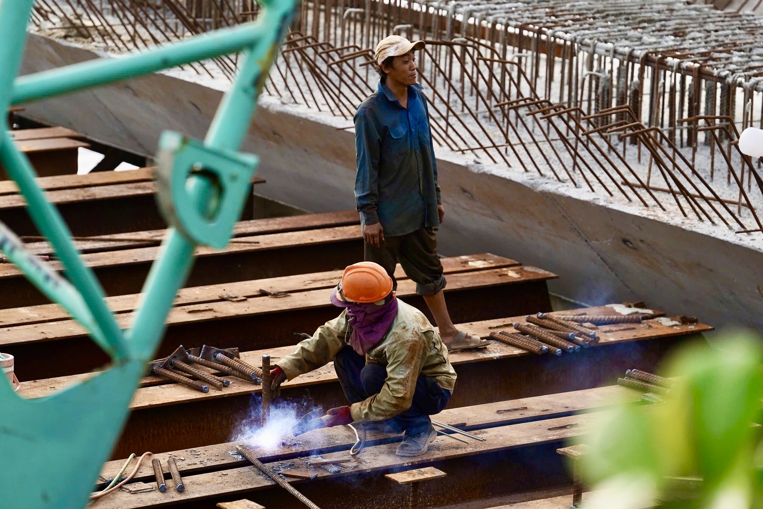 Men v&aacute;ch n&uacute;i, chạy dọc biển bắc cầu cạn mở rộng trục ven biển nối TP.HCM - L&acirc;m Đồng- Ảnh 7.