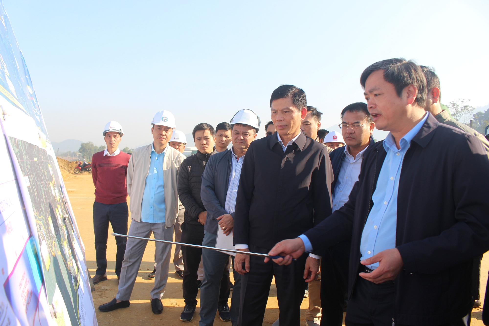 Thứ trưởng Lê Anh Tuấn: Mở thêm mũi thi công, đẩy nhanh tiến độ cao tốc Chợ Mới - Bắc Kạn- Ảnh 2. Thứ trưởng Lê Anh Tuấn: Mở thêm mũi thi công, đẩy nhanh tiến độ cao tốc Chợ Mới - Bắc Kạn- Ảnh 2.