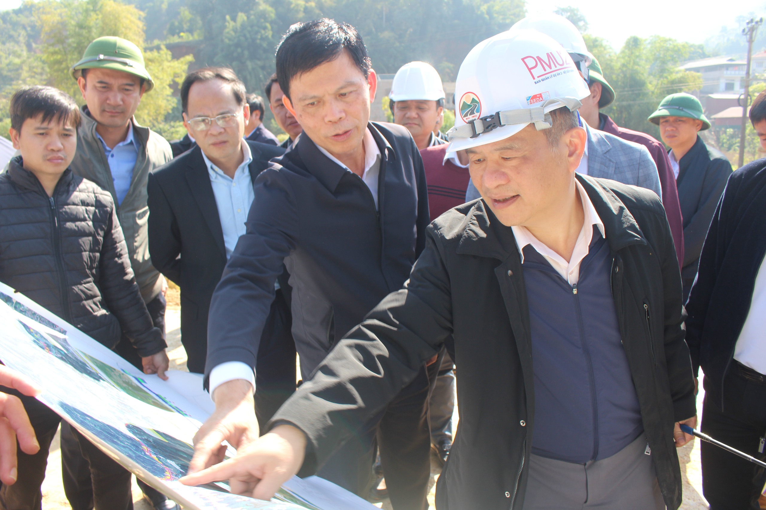 Thứ trưởng Lê Anh Tuấn: Mở thêm mũi thi công, đẩy nhanh tiến độ cao tốc Chợ Mới - Bắc Kạn- Ảnh 1. Thứ trưởng Lê Anh Tuấn: Mở thêm mũi thi công, đẩy nhanh tiến độ cao tốc Chợ Mới - Bắc Kạn- Ảnh 1.