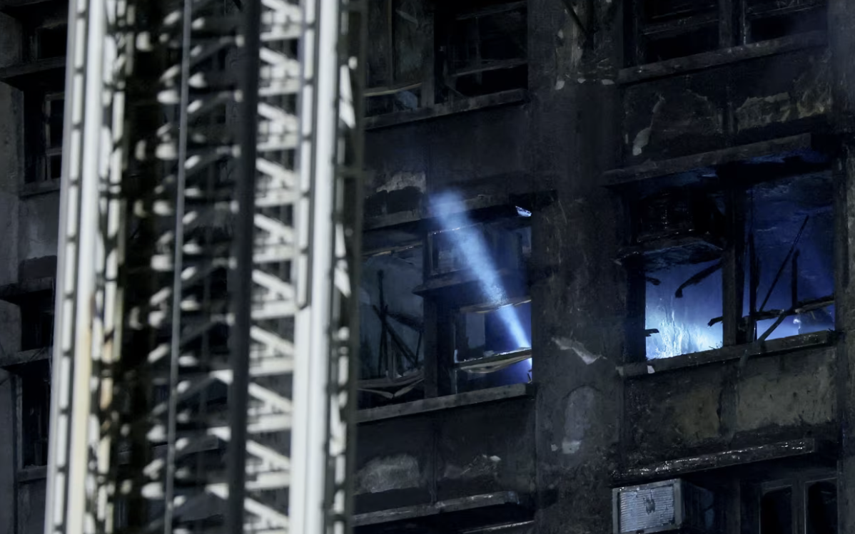 Th&ocirc;ng tin mới nhất vụ ch&aacute;y chung cư Hong Kong: Số người thiệt mạng tăng l&ecirc;n 65