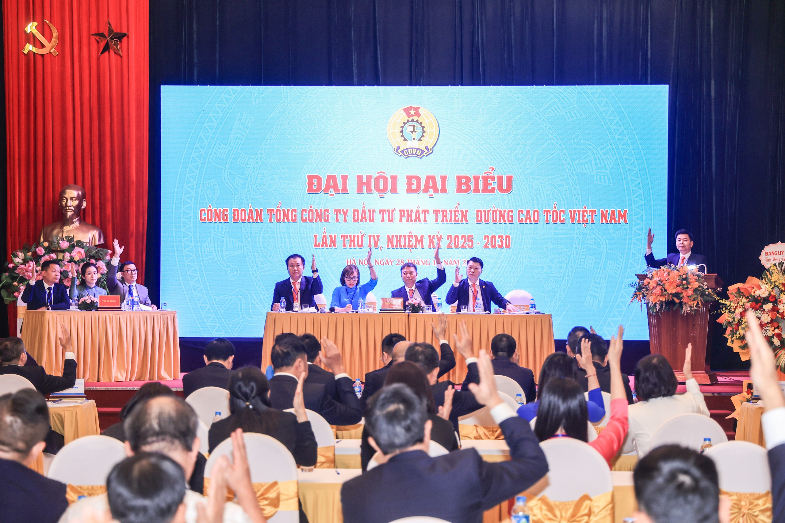 C&ocirc;ng đo&agrave;n VEC: X&acirc;y dựng m&ocirc;i trường l&agrave;m việc đo&agrave;n kết, th&acirc;n thiện, chuy&ecirc;n nghiệp- Ảnh 3.