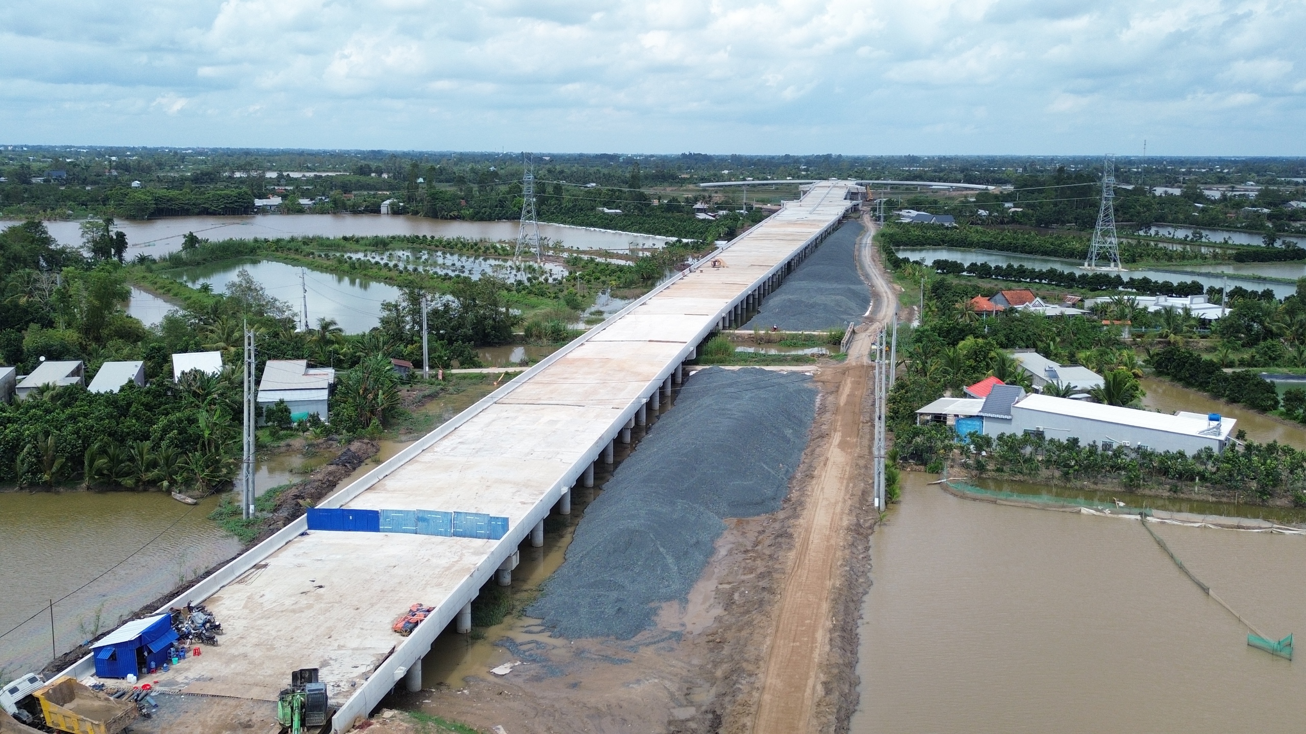 Chạy nước r&uacute;t thi c&ocirc;ng cao tốc Cao L&atilde;nh - An Hữu qua Đồng Th&aacute;p- Ảnh 2.