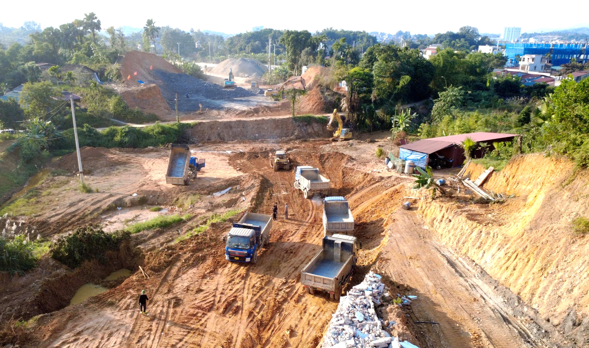 Tuyến đường hơn 500 tỷ đồng ở L&agrave;o Cai thi c&ocirc;ng "3 ca 4 k&iacute;p" để th&ocirc;ng tuyến trước 31/12- Ảnh 3.