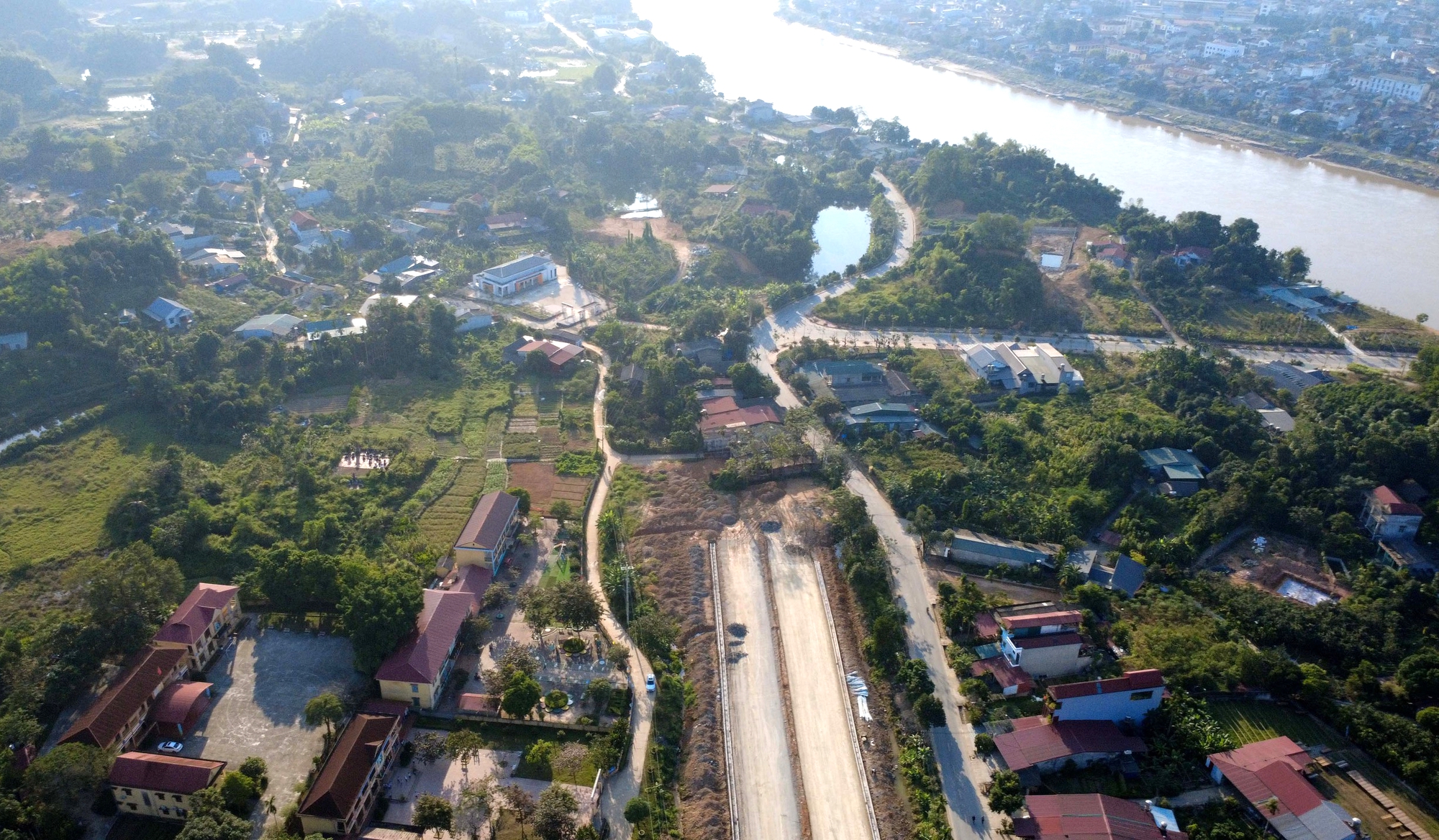 Tuyến đường hơn 500 tỷ đồng ở L&agrave;o Cai thi c&ocirc;ng "3 ca 4 k&iacute;p" để th&ocirc;ng tuyến trước 31/12- Ảnh 2.