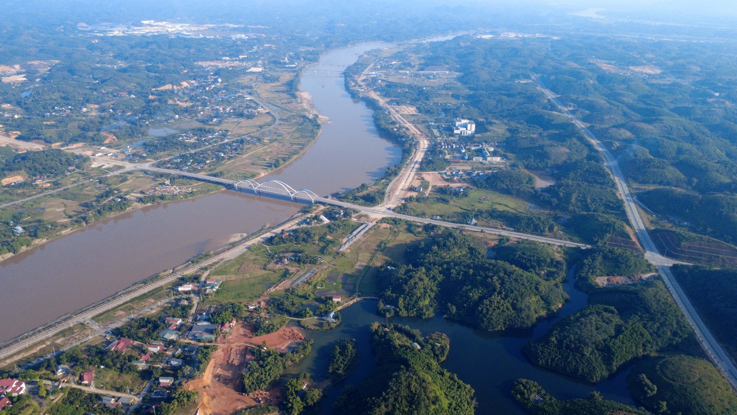 Tuyến đường hơn 500 tỷ đồng ở L&agrave;o Cai thi c&ocirc;ng "3 ca 4 k&iacute;p" để th&ocirc;ng tuyến trước 31/12- Ảnh 10.
