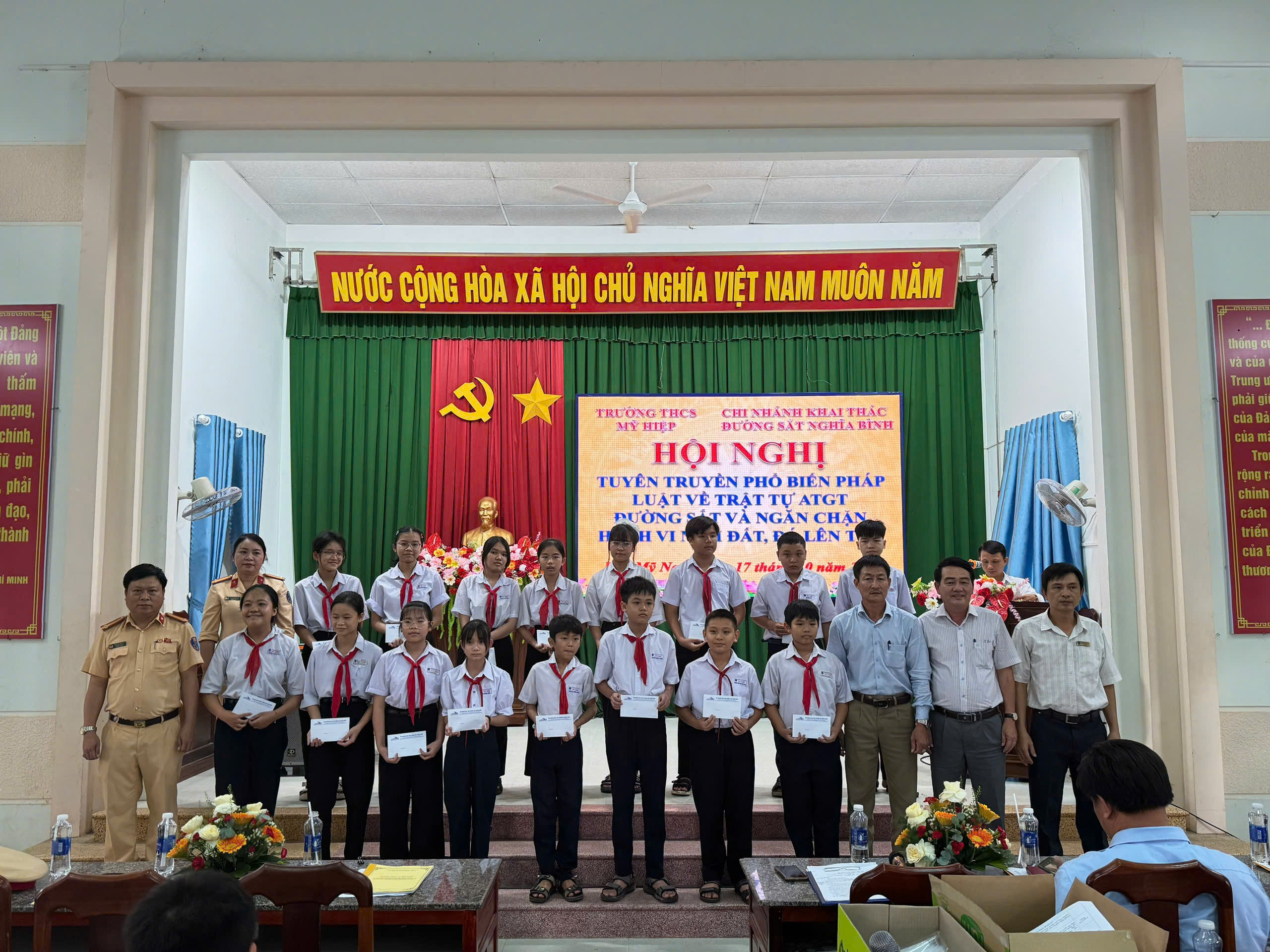 X&acirc;y dựng h&agrave;nh lang an to&agrave;n đường sắt bắt đầu từ n&acirc;ng cao &yacute; thức người d&acirc;n- Ảnh 2.