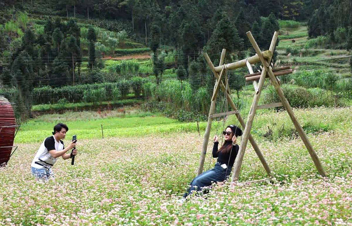 Tuy&ecirc;n Quang ph&acirc;n luồng, đảm bảo an to&agrave;n giao th&ocirc;ng dịp lễ hội Hoa tam gi&aacute;c mạch- Ảnh 2.