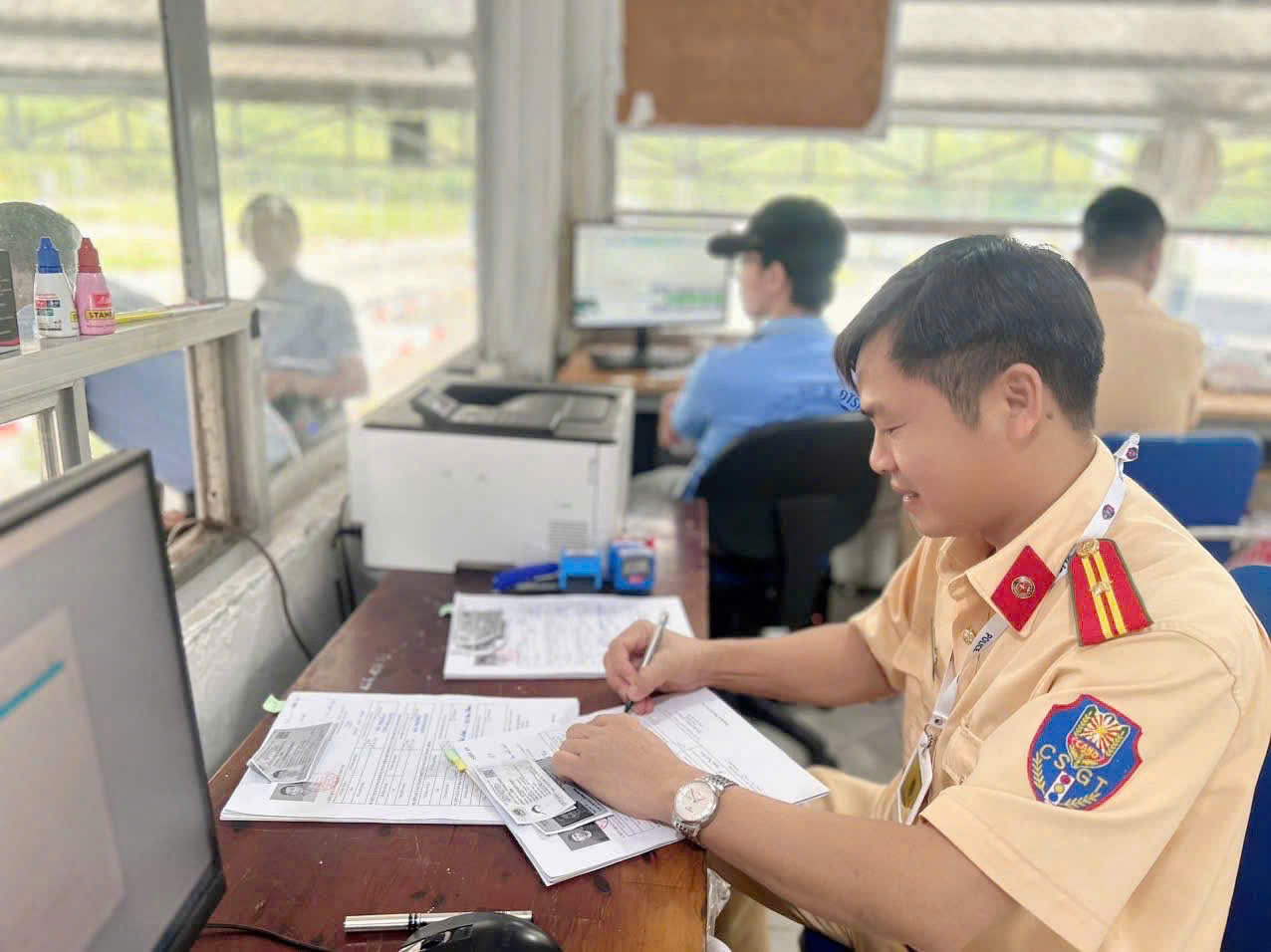 Đề xuất cấp giấy ph&eacute;p l&aacute;i xe điện tử, giảm tối đa thời gian cấp đổi- Ảnh 1.