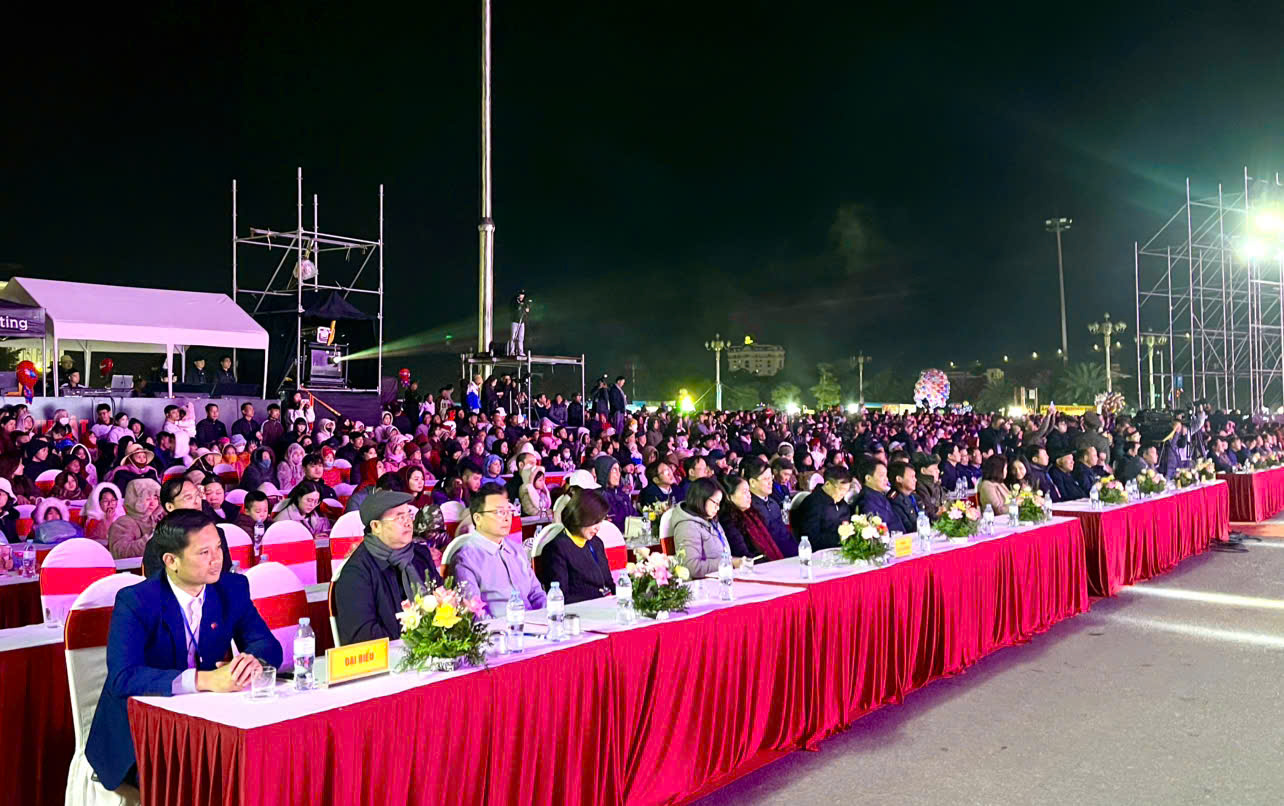 Tuần lễ du lịch - văn h&oacute;a Lai Ch&acirc;u: Về v&ugrave;ng &ldquo;sơn kỳ, thuỷ t&uacute;, động ti&ecirc;n&rdquo;- Ảnh 2.