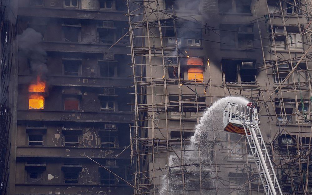 Trung Quốc r&agrave; so&aacute;t nguy cơ ch&aacute;y nổ to&agrave; nh&agrave; cao tầng to&agrave;n quốc sau vụ ch&aacute;y ở Hong Kong