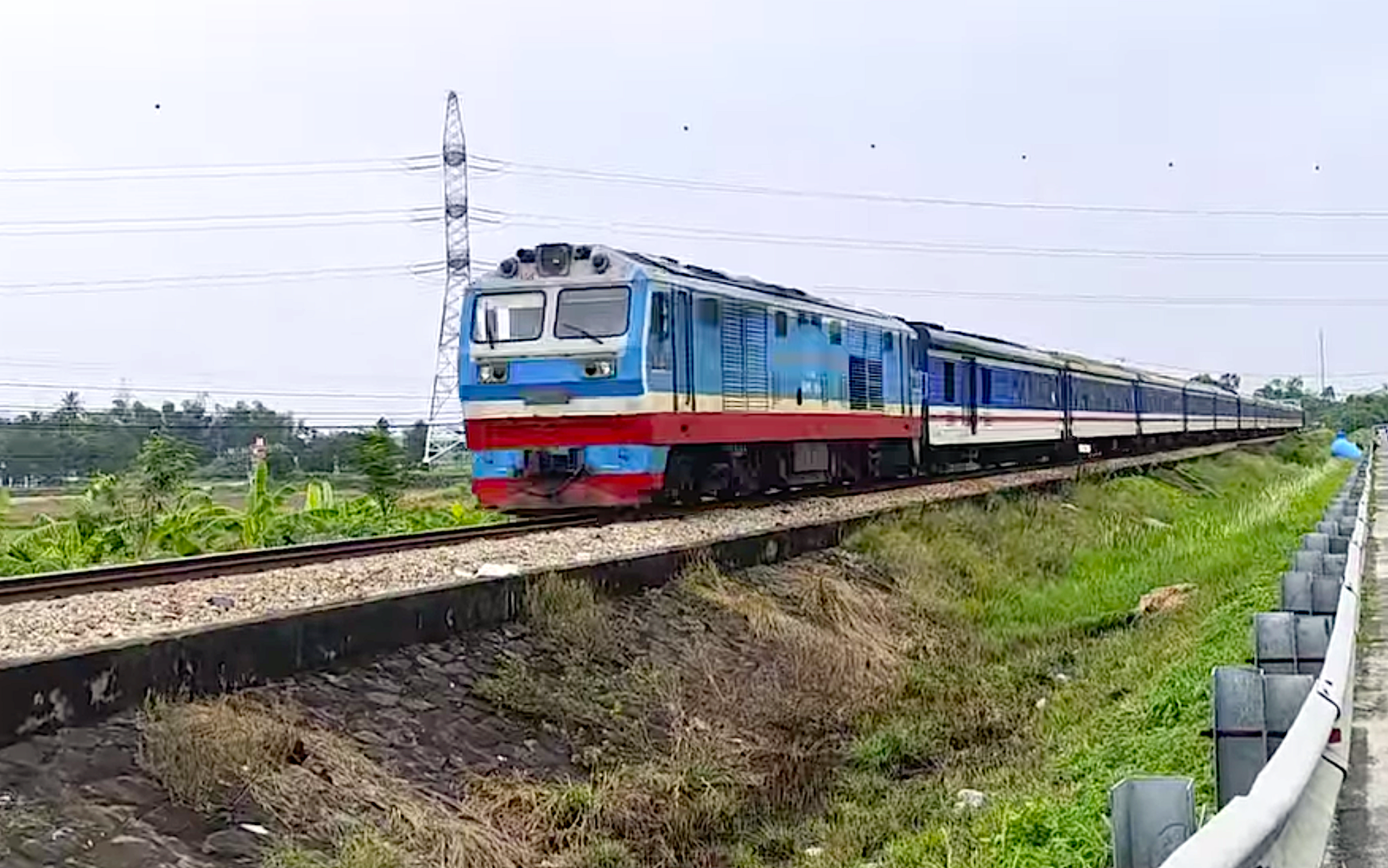 Đề xuất cơ chế hỗ trợ doanh nghiệp vận tải chạy t&agrave;u an sinh