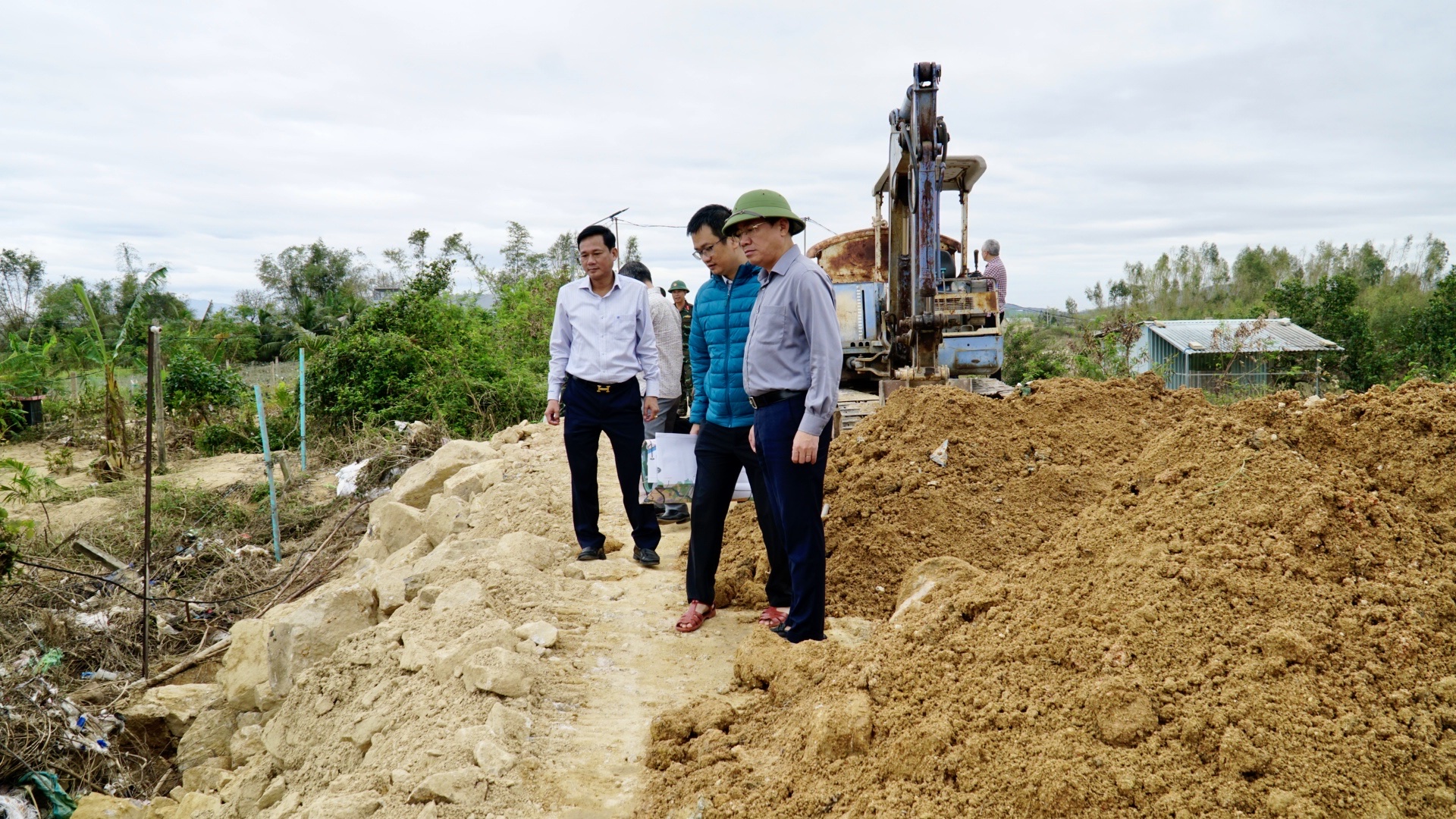 Chủ tịch tỉnh Gia Lai: &ldquo;Phải di dời người d&acirc;n khỏi v&ugrave;ng ngập lụt để tr&aacute;nh t&aacute;i ngh&egrave;o&rdquo;- Ảnh 4.