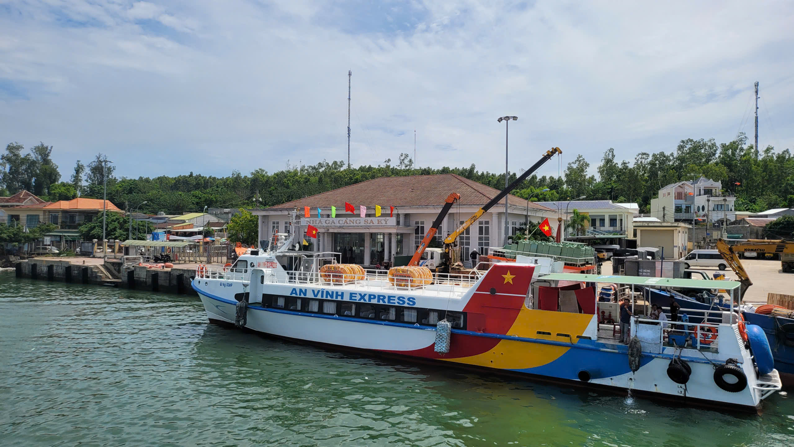 Vận tải đường thủy an toàn, trợ lực để du lịch Lý Sơn phát triển- Ảnh 1. Vận tải đường thủy an toàn, trợ lực để du lịch Lý Sơn phát triển- Ảnh 1.