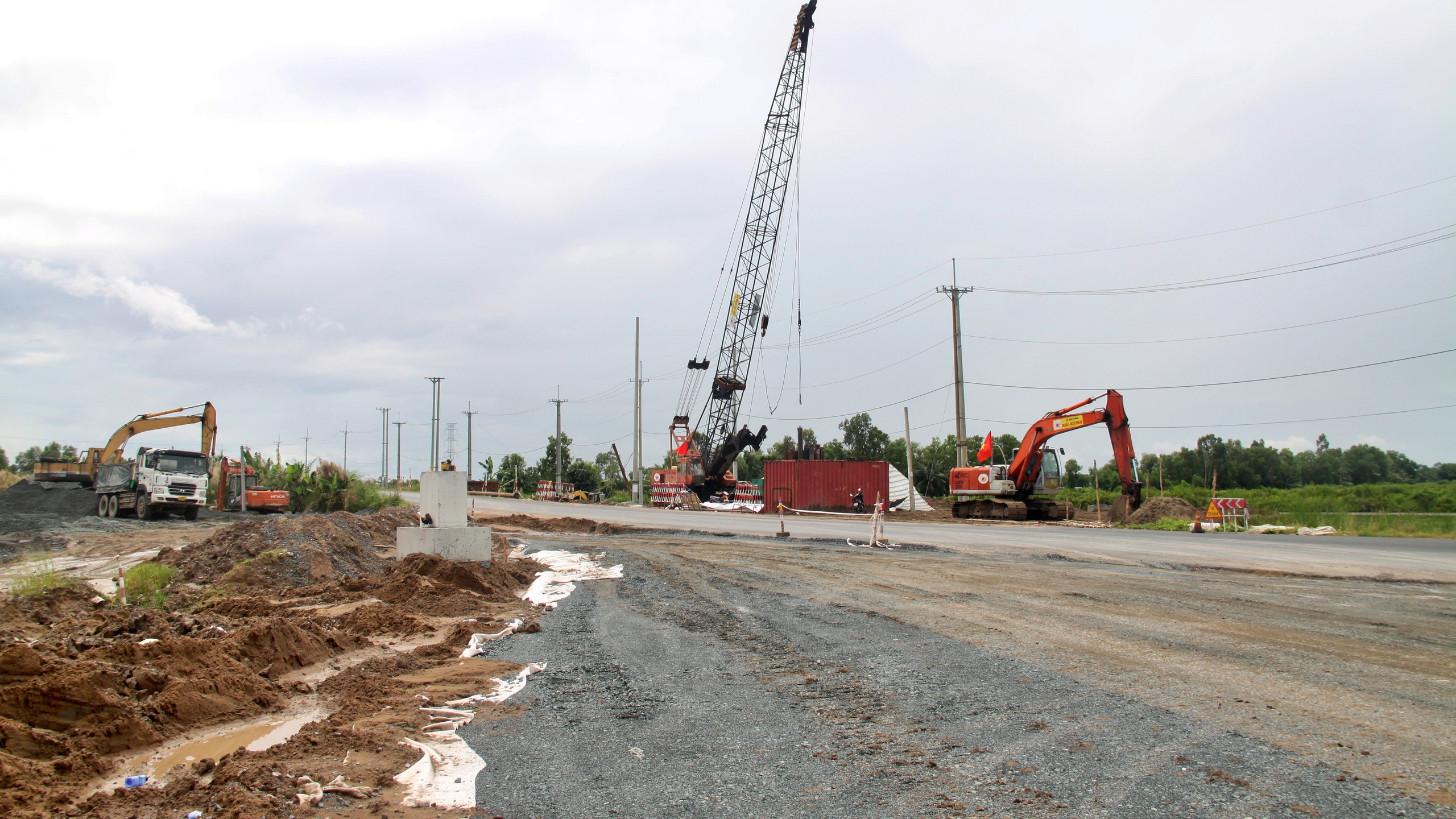 Th&aacute;o gỡ vướng mắc trong giải ph&oacute;ng mặt bằng cao tốc C&agrave; Mau - Đất Mũi- Ảnh 1.