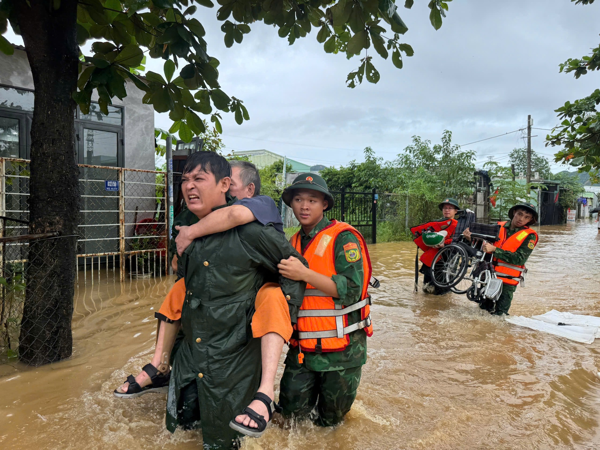 B&atilde;o Kalmaegi &aacute;p s&aacute;t Biển Đ&ocirc;ng, Đ&agrave; Nẵng - Kh&aacute;nh H&ograve;a khẩn trương ph&ograve;ng chống- Ảnh 7.