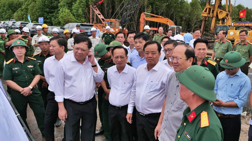 Th&aacute;o gỡ vướng mắc trong giải ph&oacute;ng mặt bằng cao tốc C&agrave; Mau - Đất Mũi- Ảnh 2.
