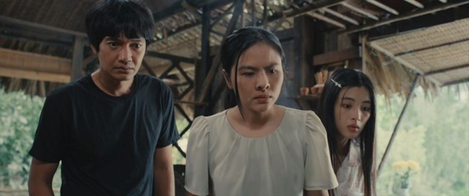 Phim kinh dị "Cải mả" c&oacute; g&igrave; hấp dẫn m&agrave; so&aacute;n ng&ocirc;i "Cục v&agrave;ng của ngoại"?- Ảnh 2.