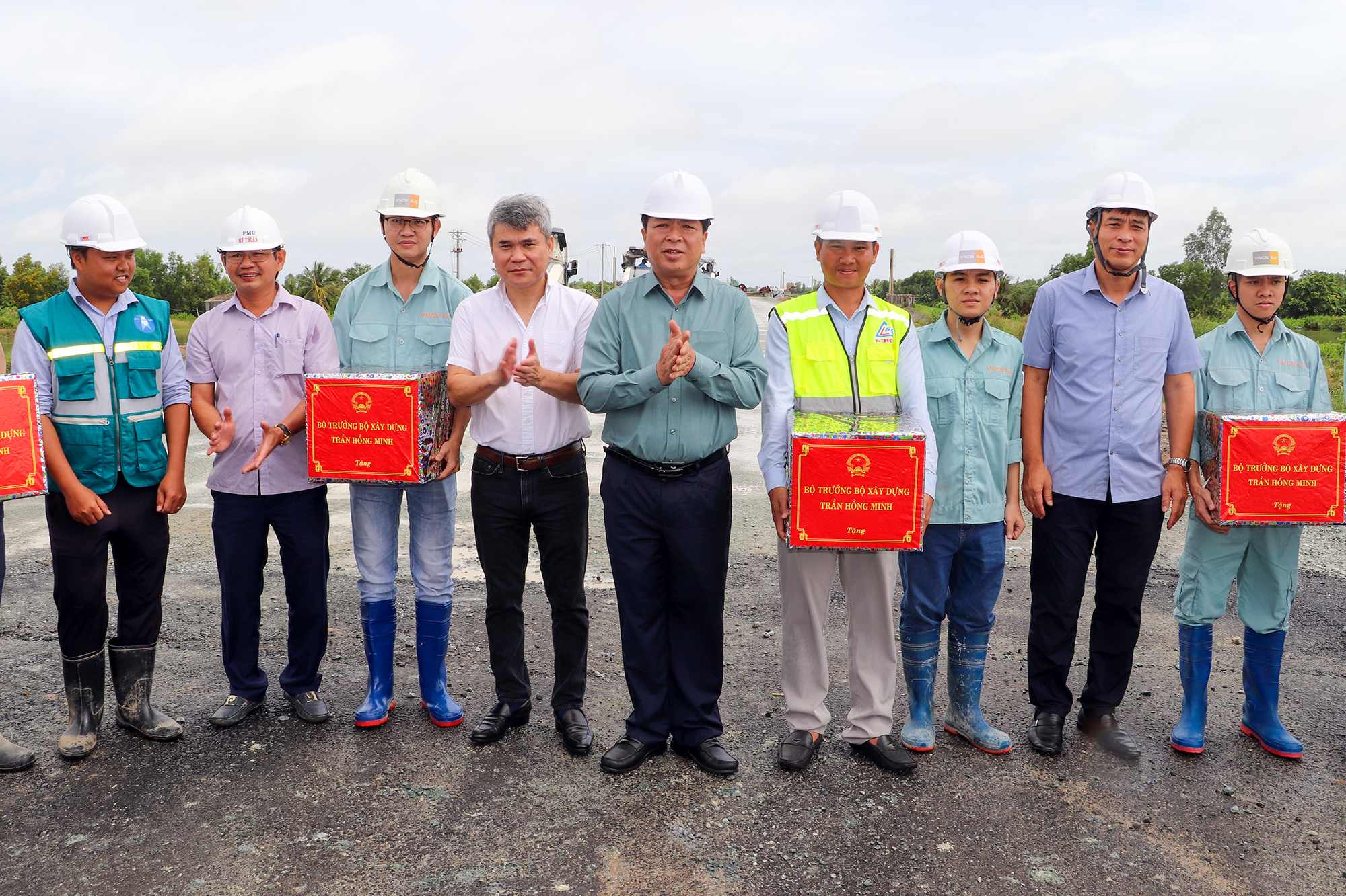 Bộ trưởng Trần Hồng Minh: Dốc toàn lực nối thông "mảnh ghép" cuối cùng cao tốc Bắc - Nam- Ảnh 9. Bộ trưởng Trần Hồng Minh: Dốc toàn lực nối thông "mảnh ghép" cuối cùng cao tốc Bắc - Nam- Ảnh 9.